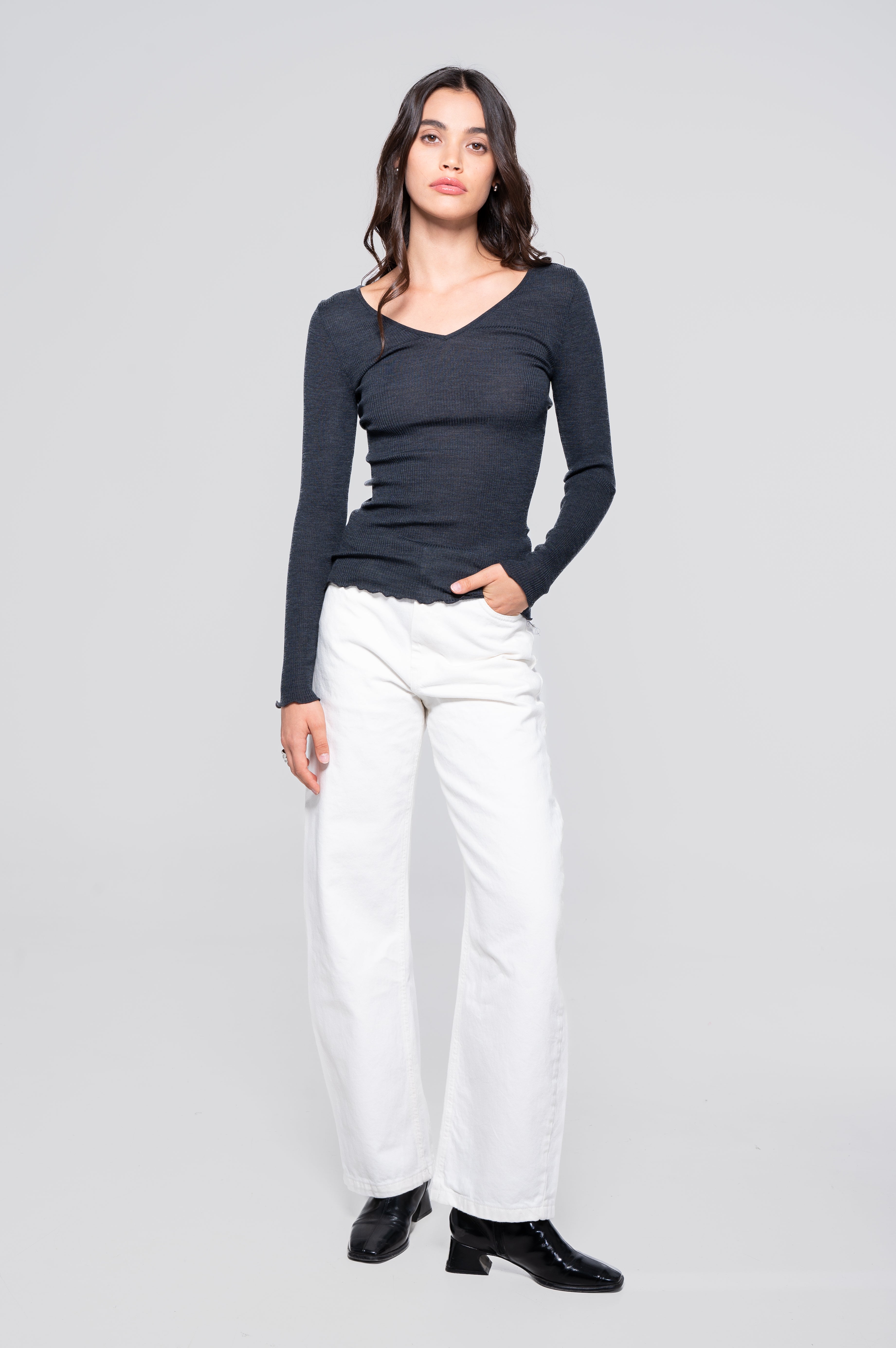 Haut à manches longues et col en V en laine et soie 3486