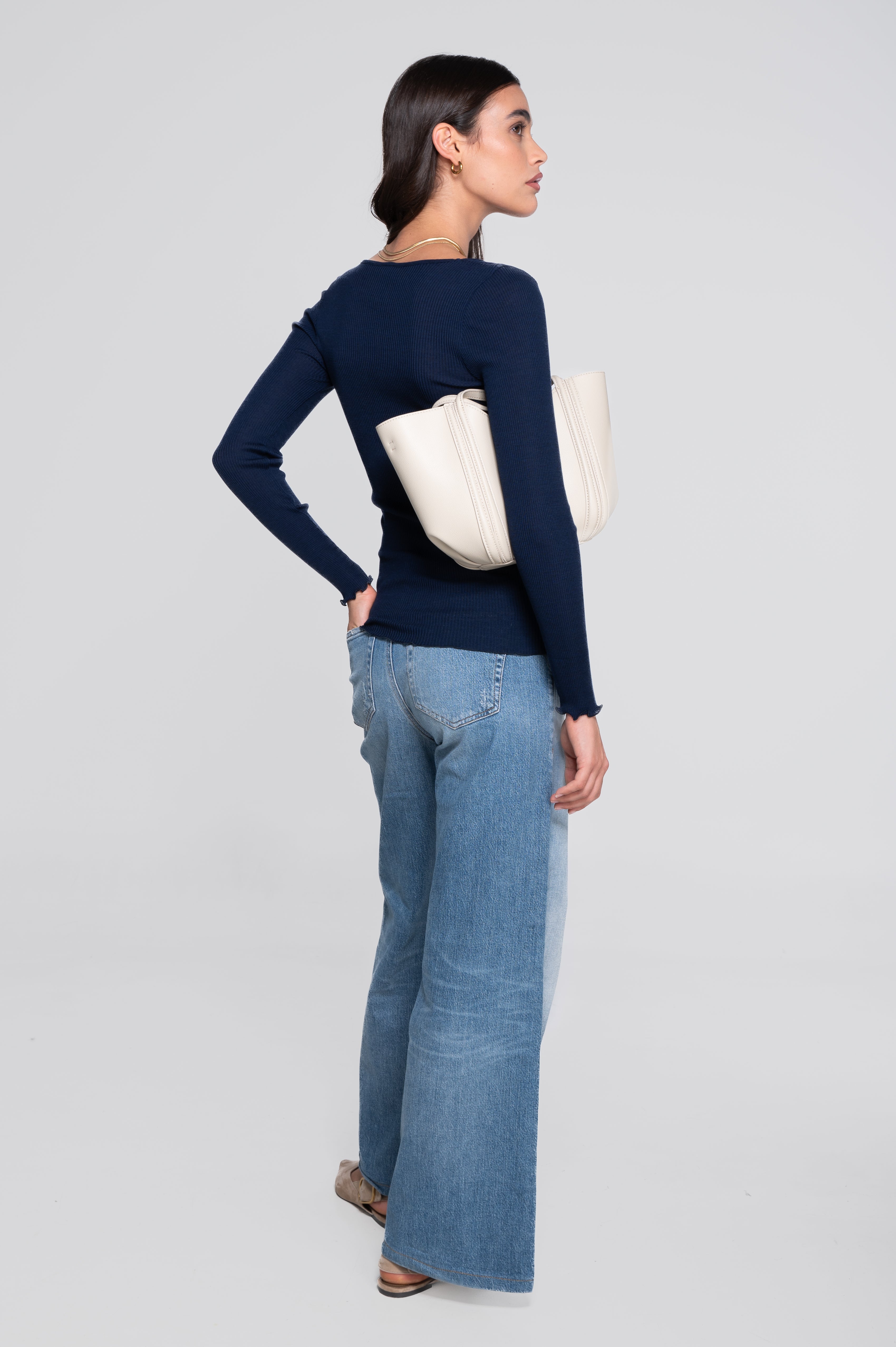 Haut à manches longues et col en V en laine et soie 3486