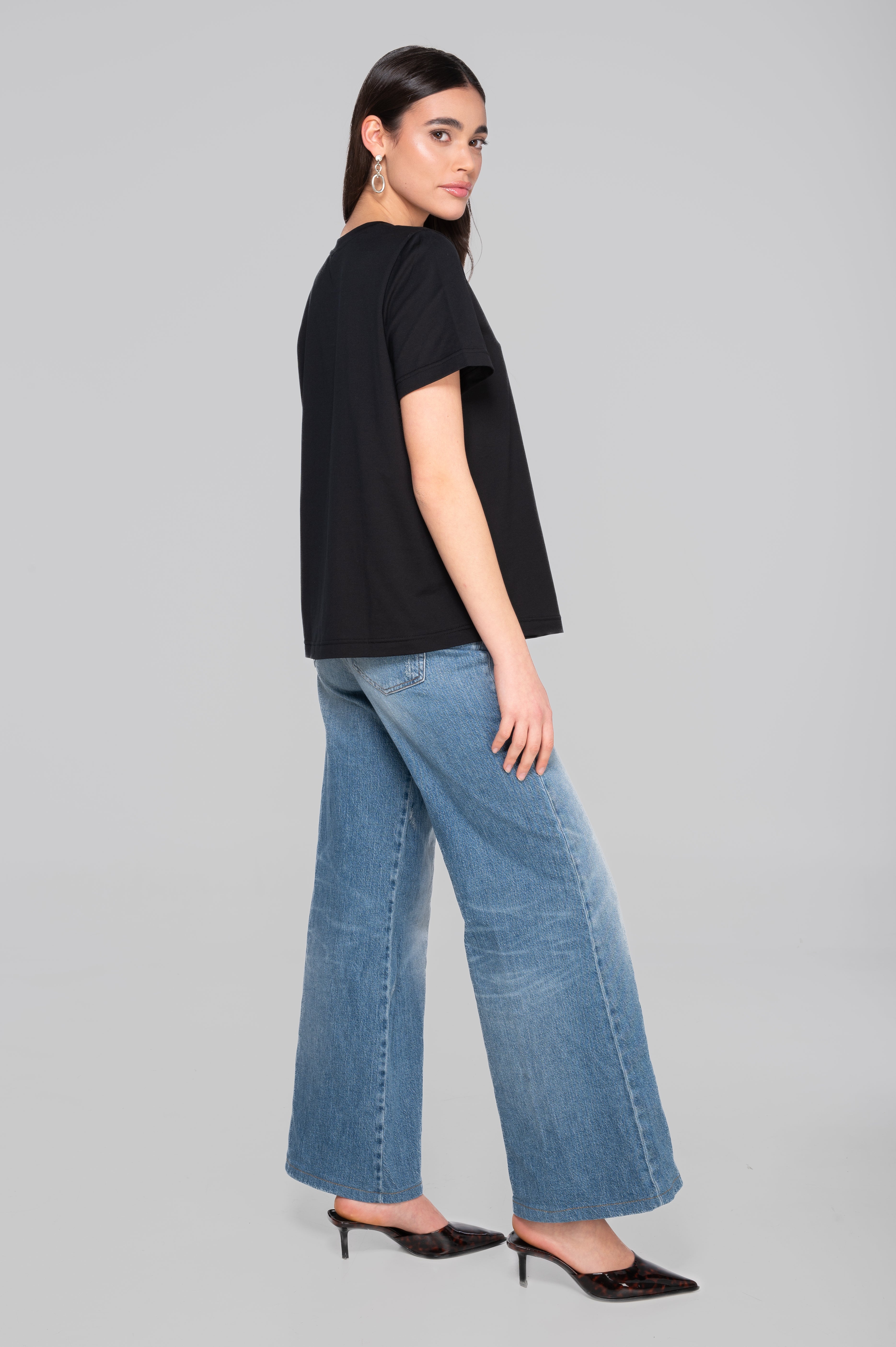 Round neck T-shirt in jersey cotton 409