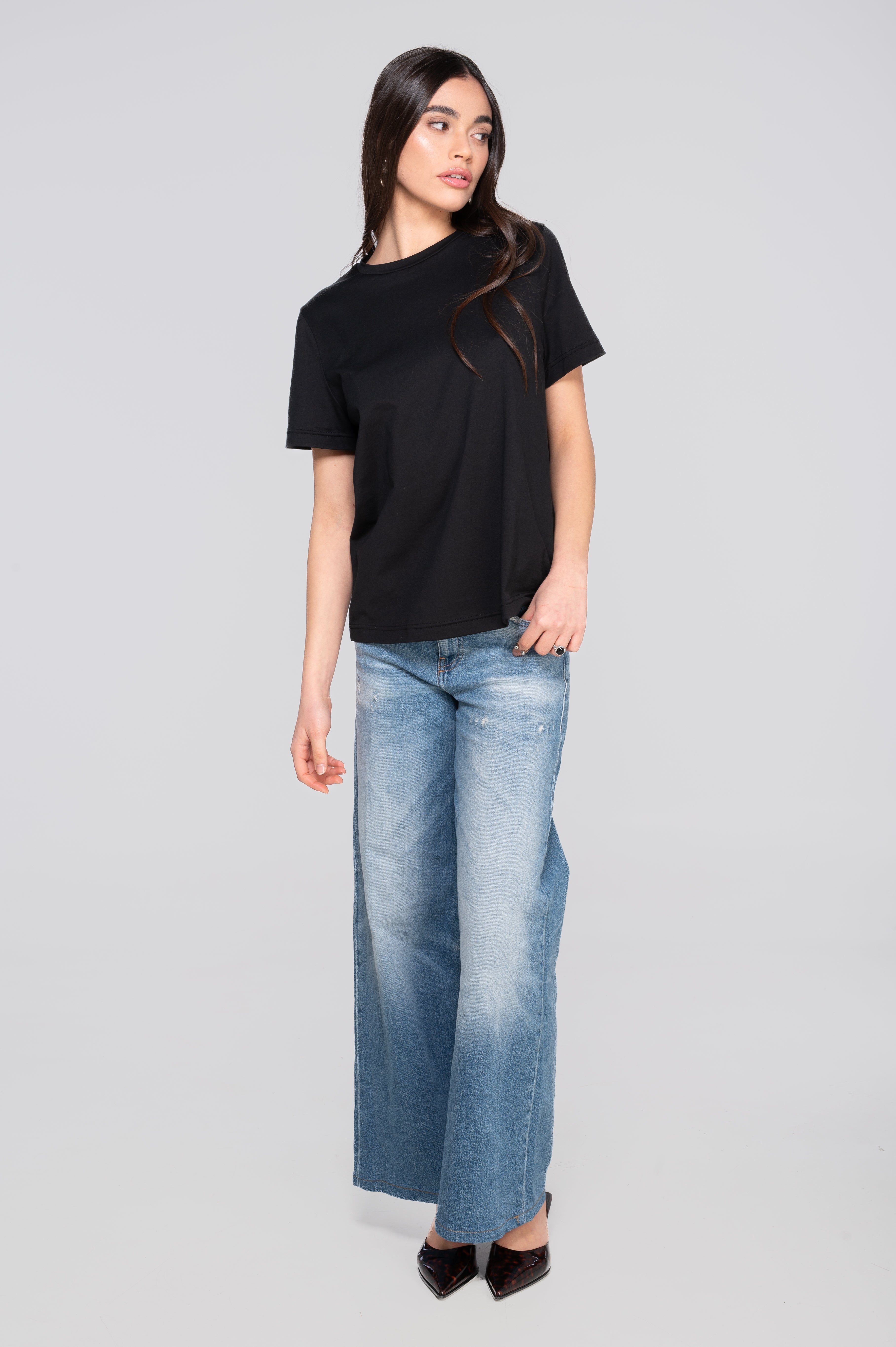 Round neck T-shirt in jersey cotton 409