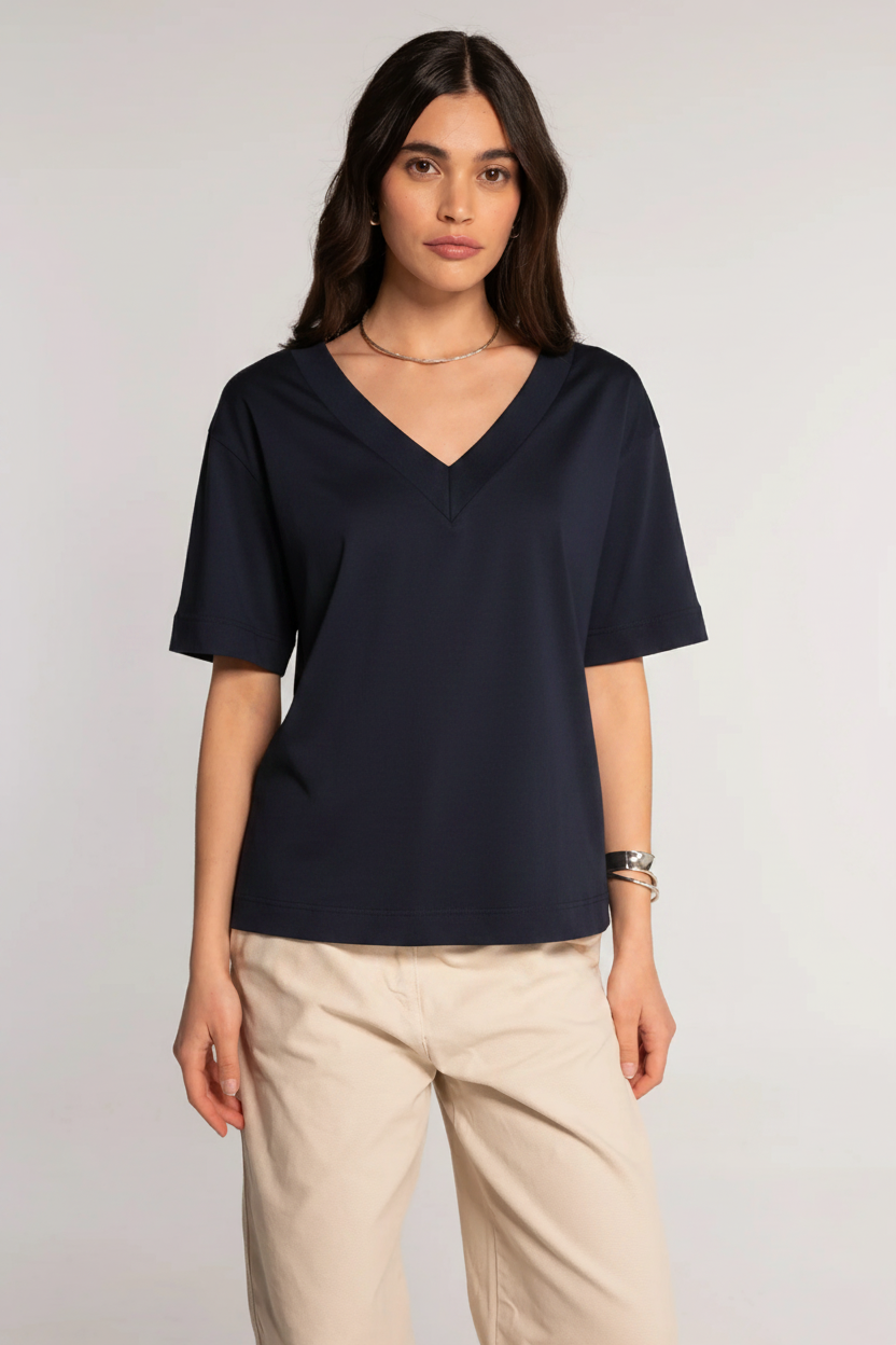 V neck T-shirt in jersey cotton 411