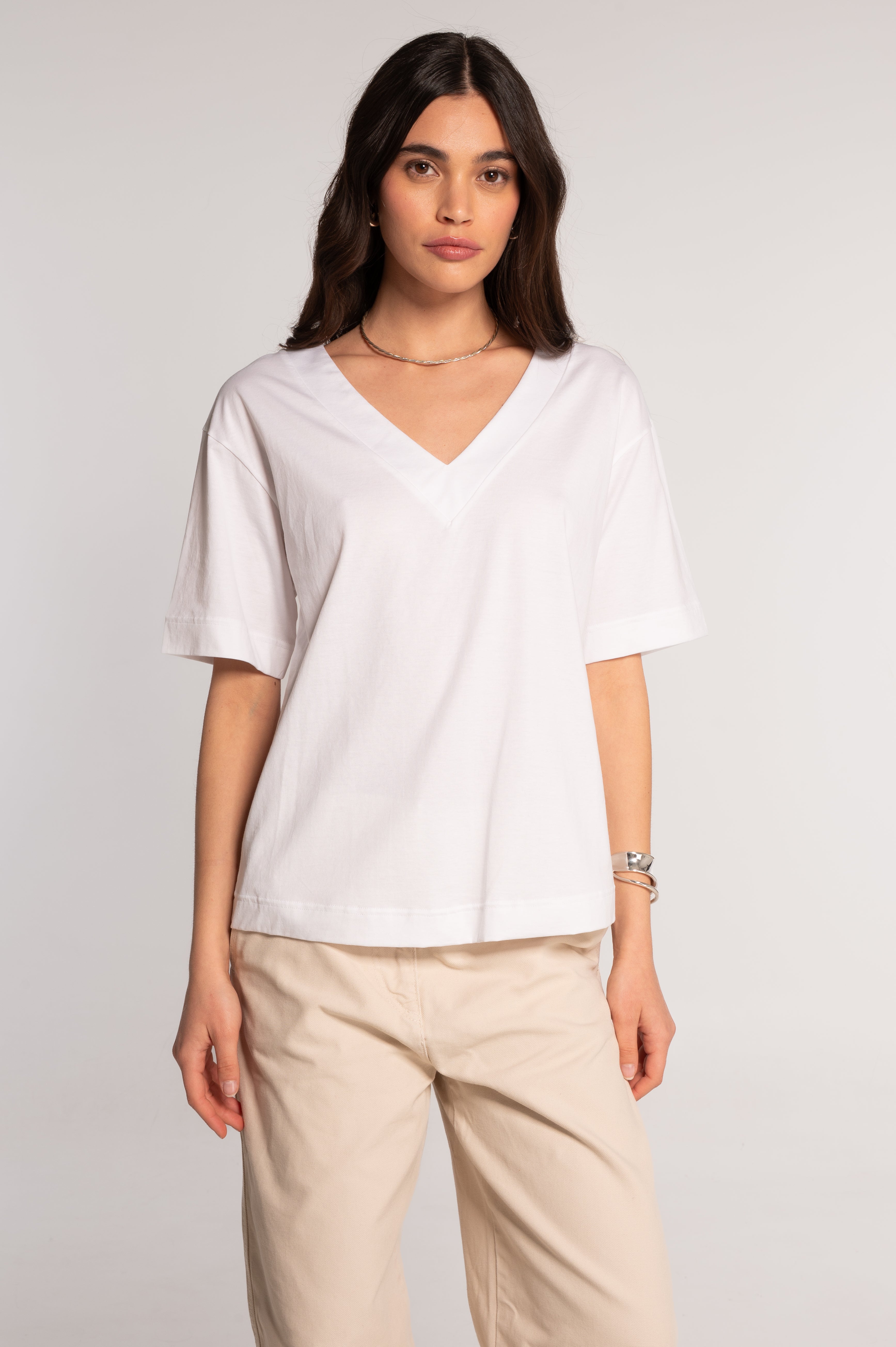 V neck T-shirt in jersey cotton 411