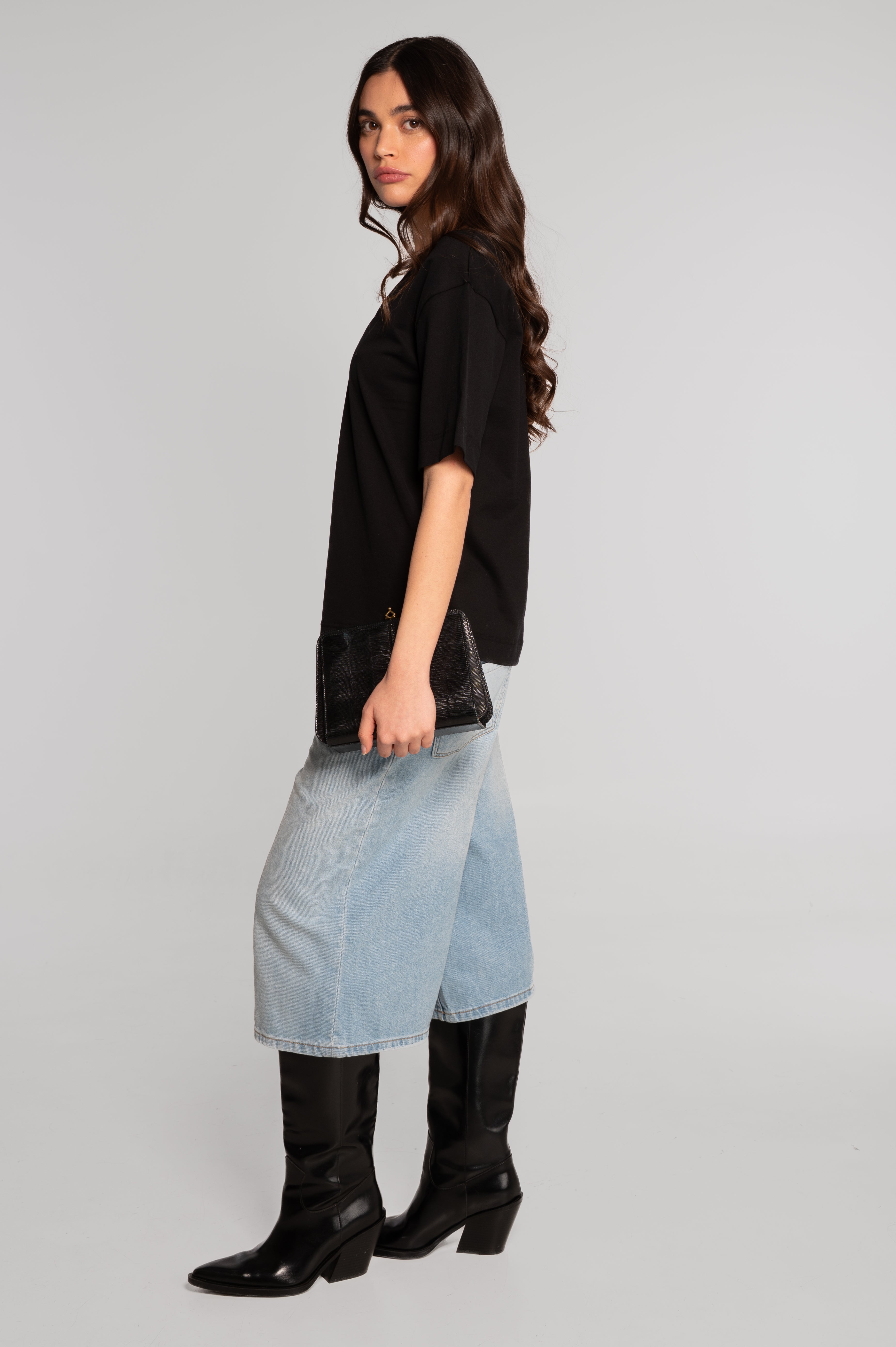 V neck T-shirt in jersey cotton 411