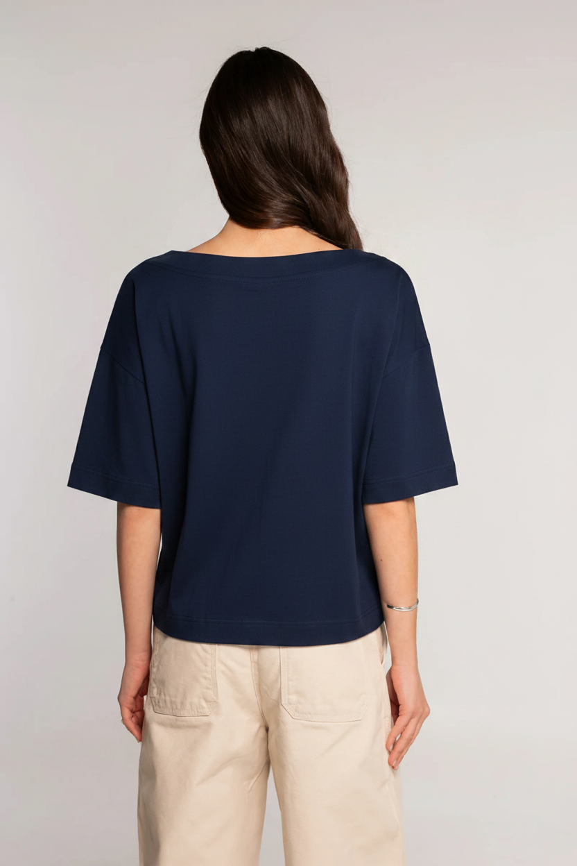 Boat neck T-shirt in jersey cotton 412