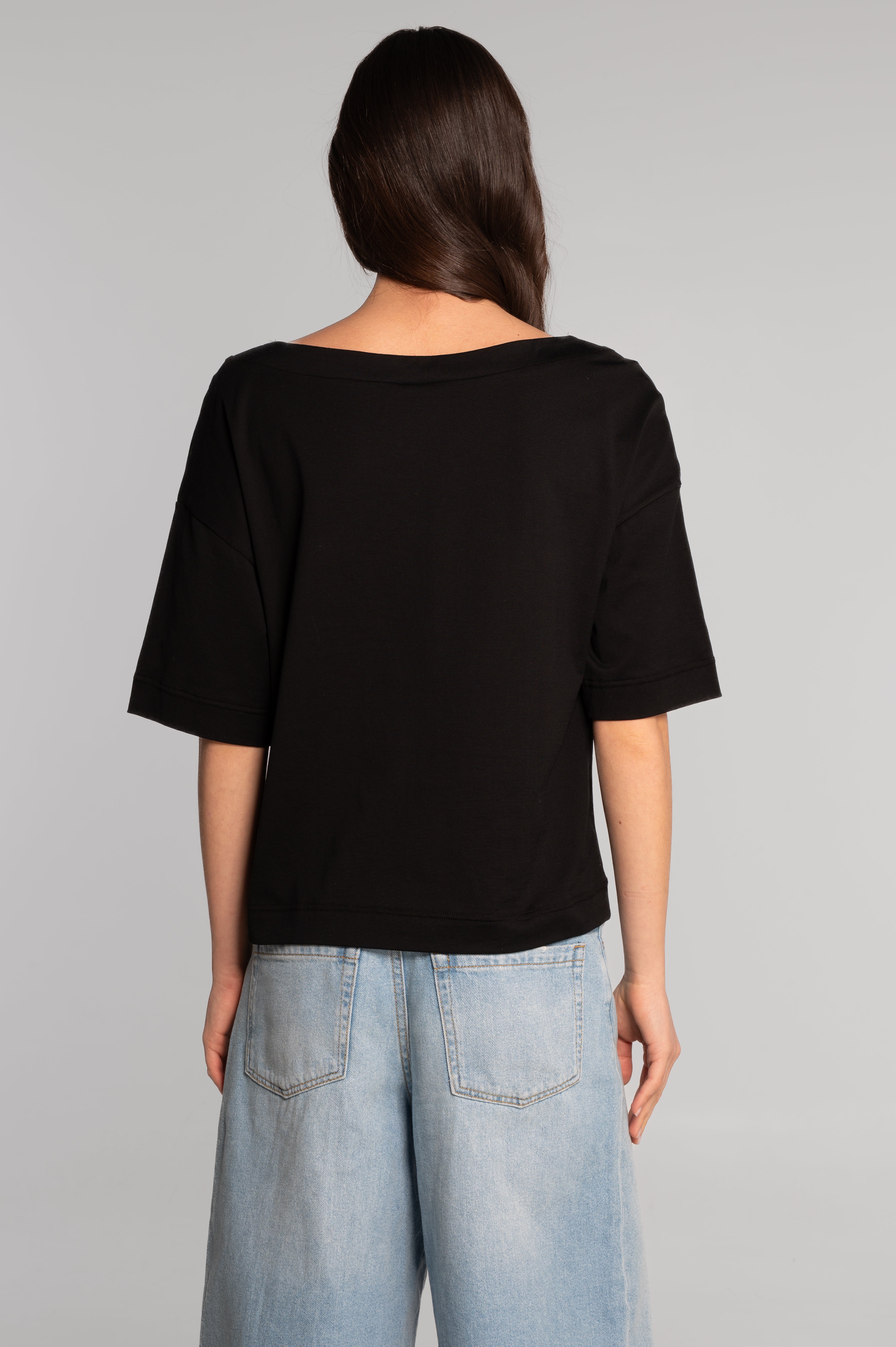 Boat neck T-shirt in jersey cotton 412