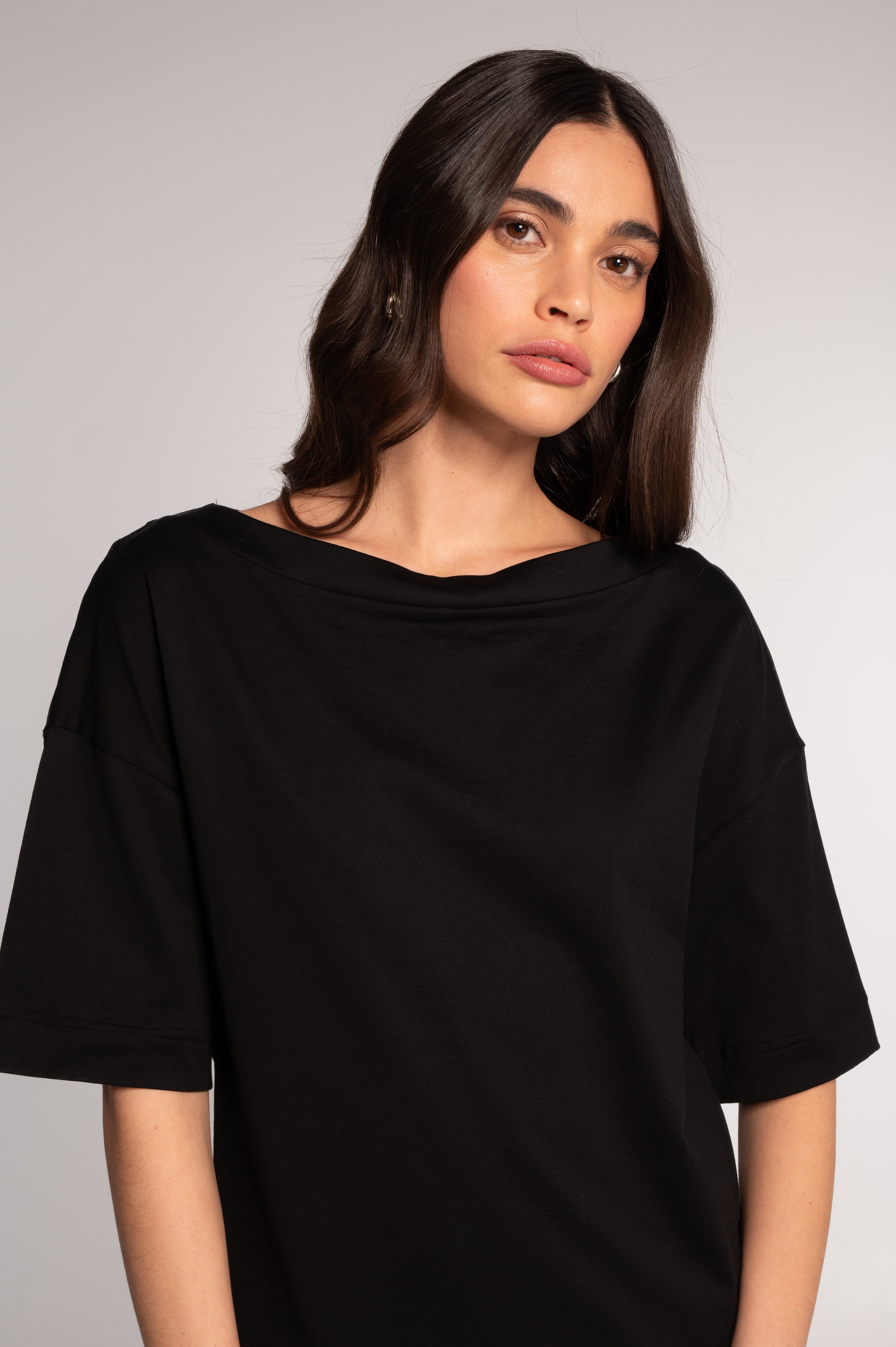 Boat neck T-shirt in jersey cotton 412