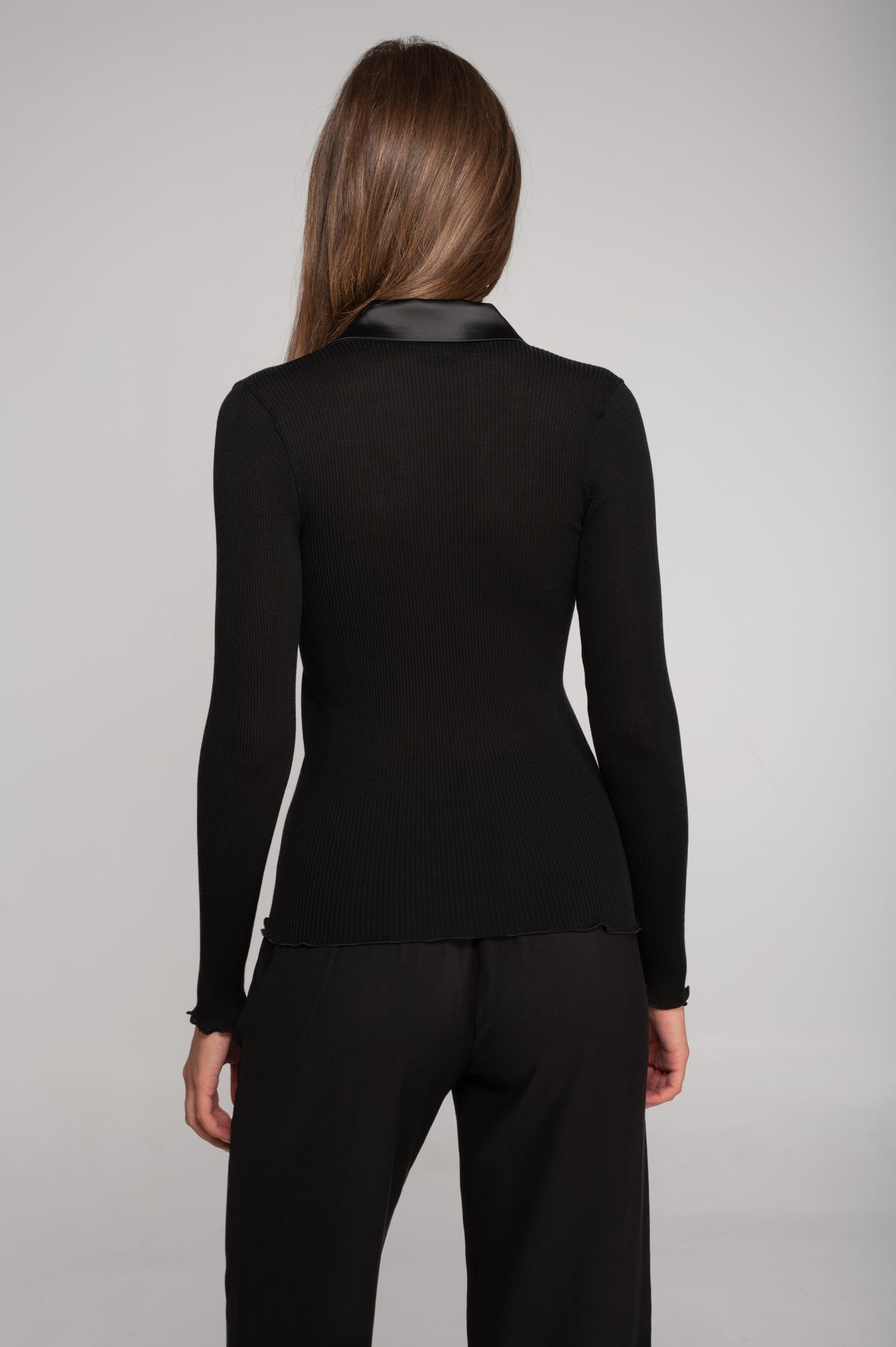 Maglia a maniche lunghe in lana e seta con colletto polo in raso 6349