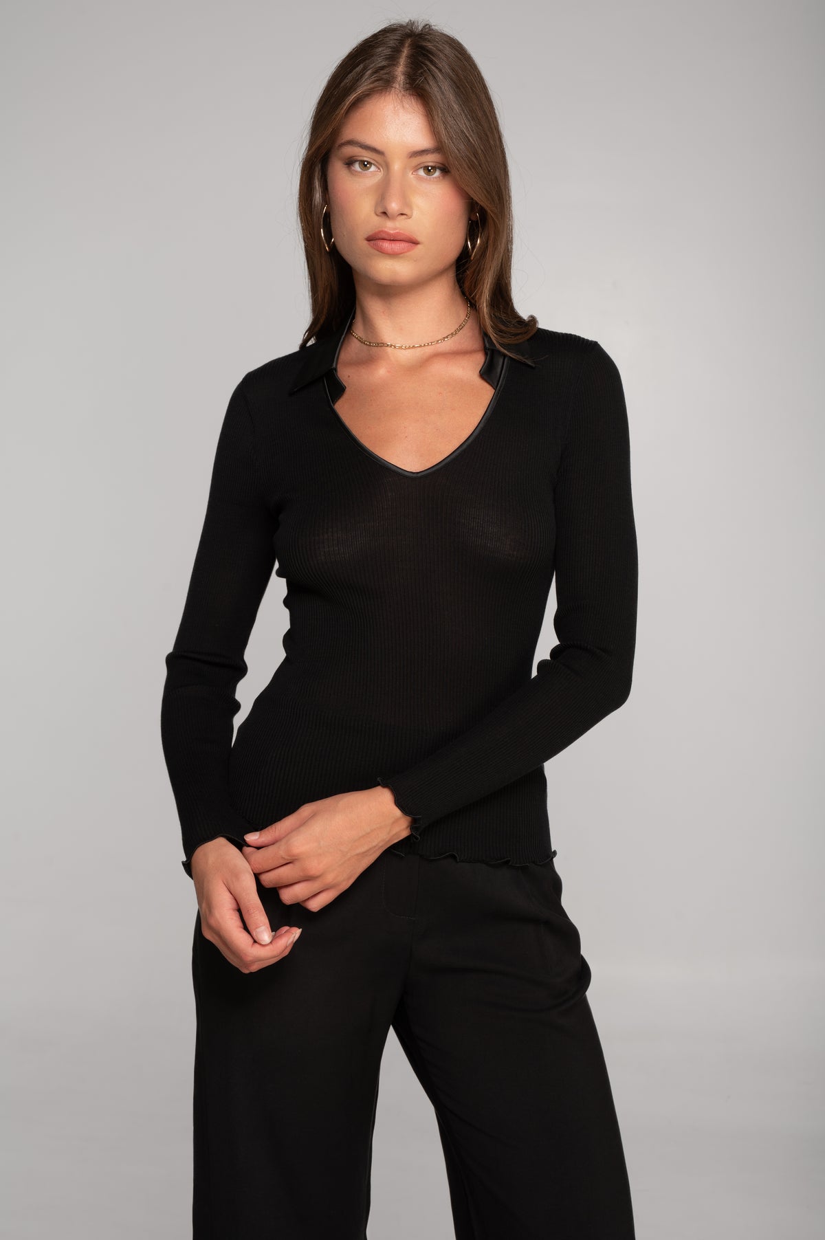 Maglia a maniche lunghe in lana e seta con colletto polo in raso 6349
