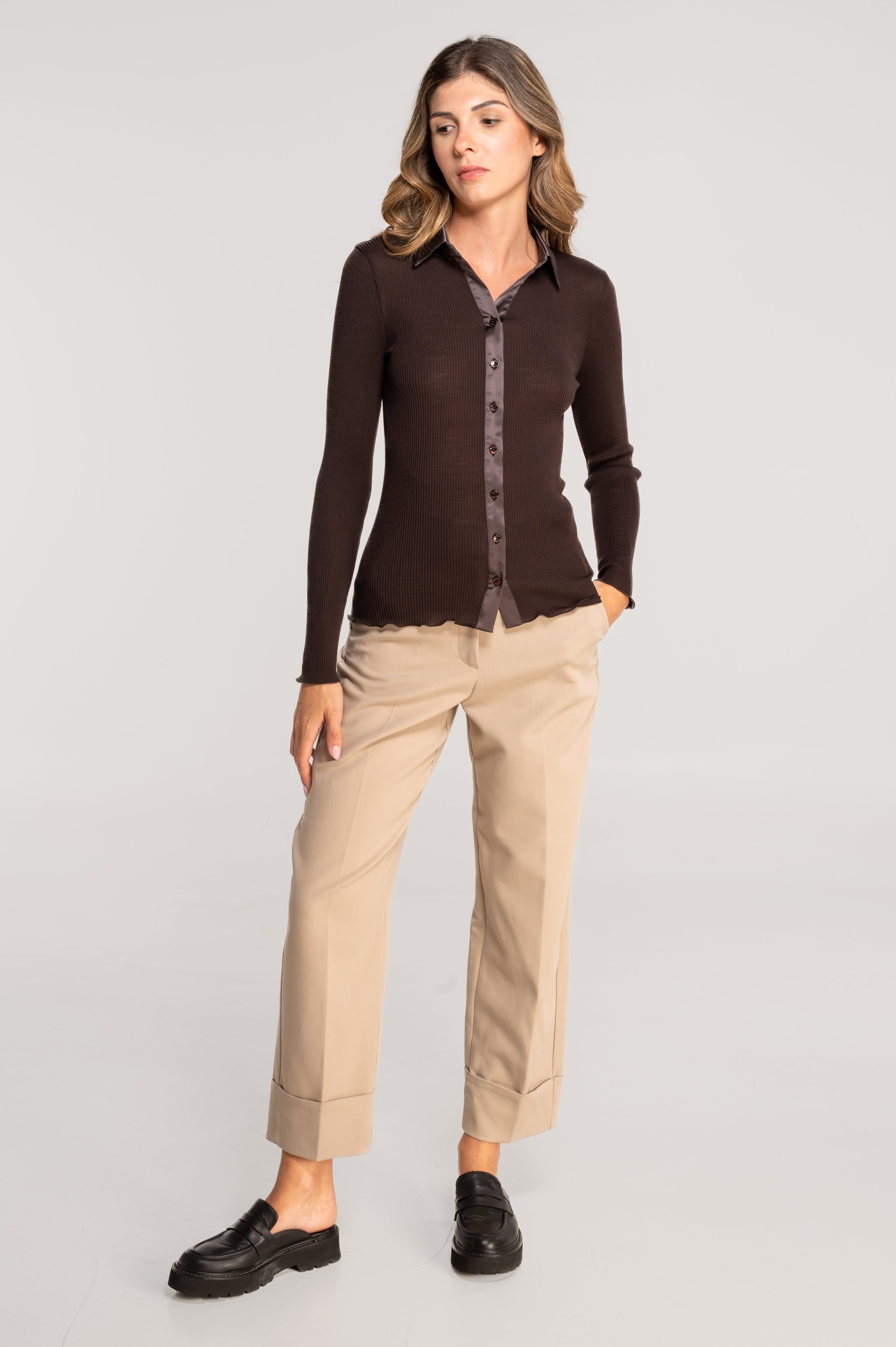 Chemise à manches longues en laine et soie avec ouverture en satin 6350