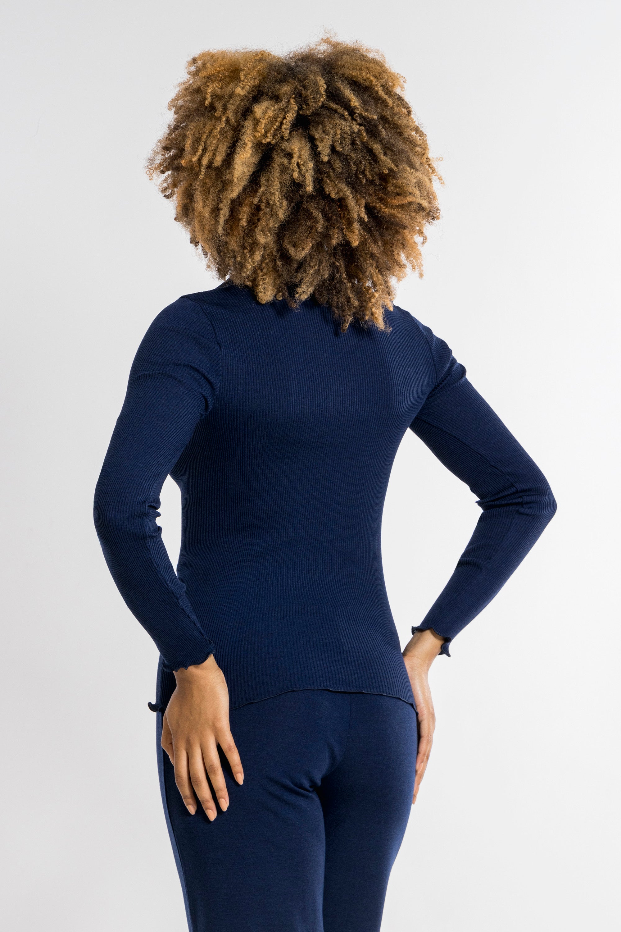 Chemise à manches longues en laine et soie avec ouverture en satin 6350