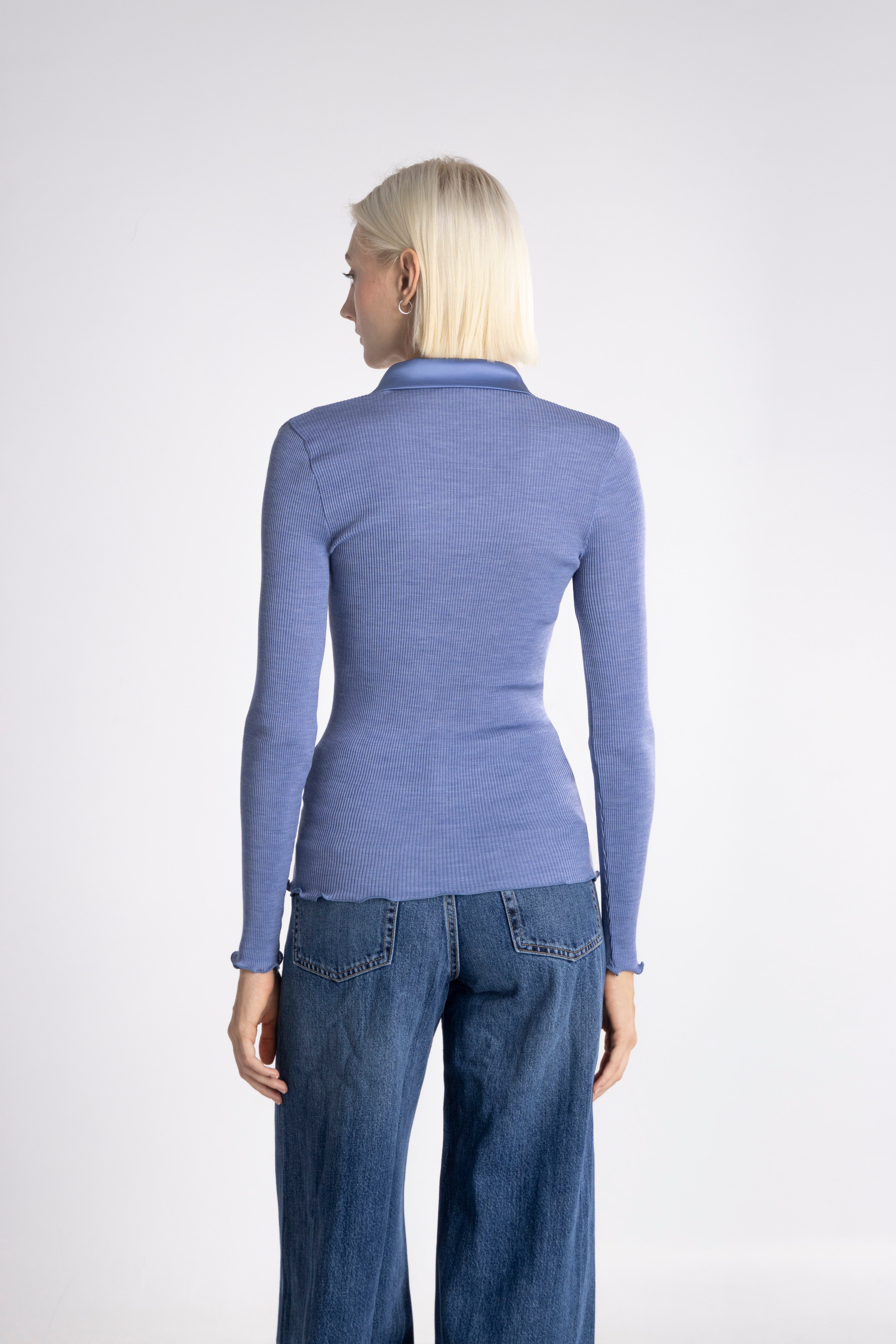 Chemise à manches longues en laine et soie avec ouverture en satin 6350