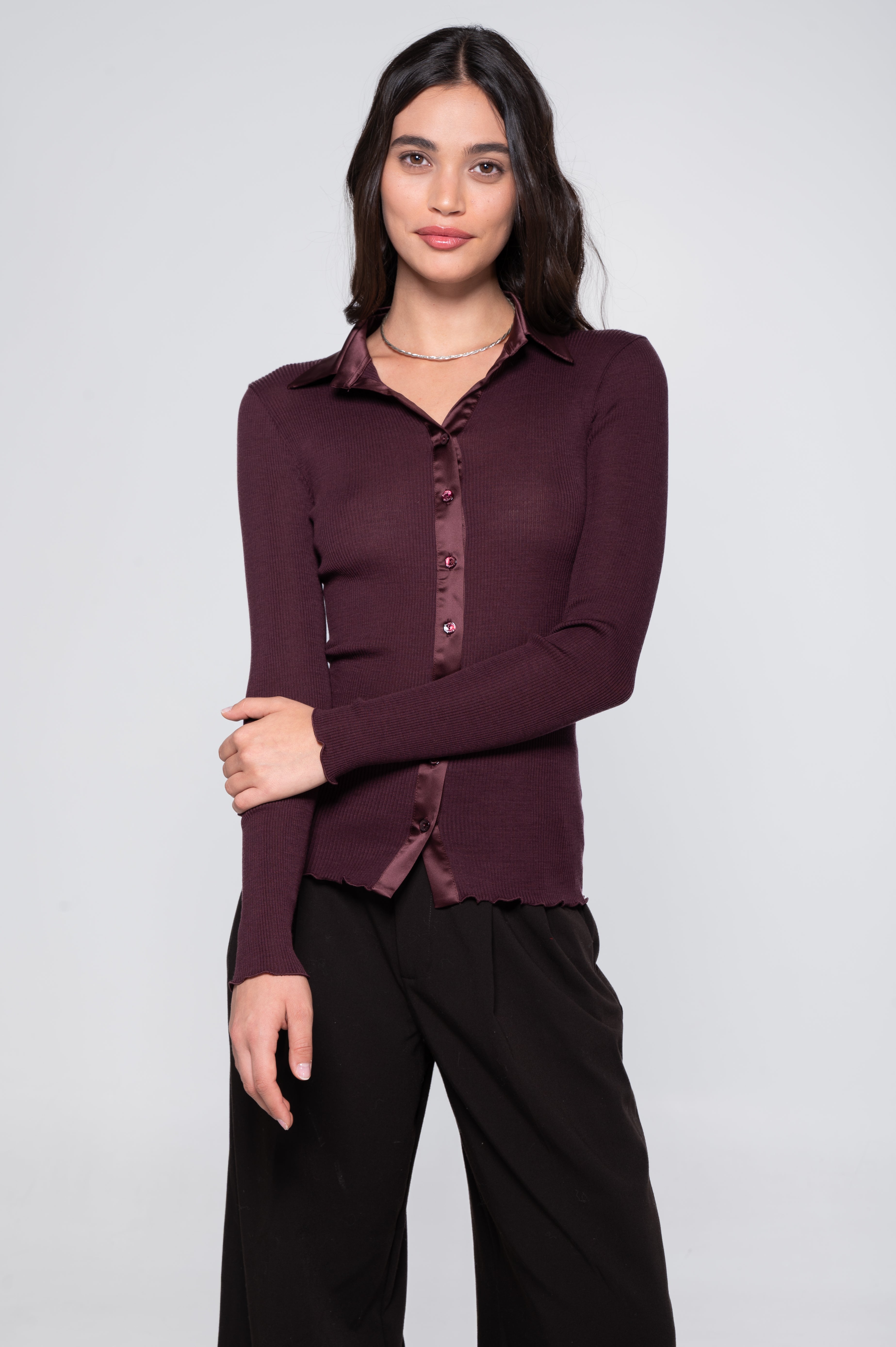 Chemise à manches longues en laine et soie avec ouverture en satin 6350