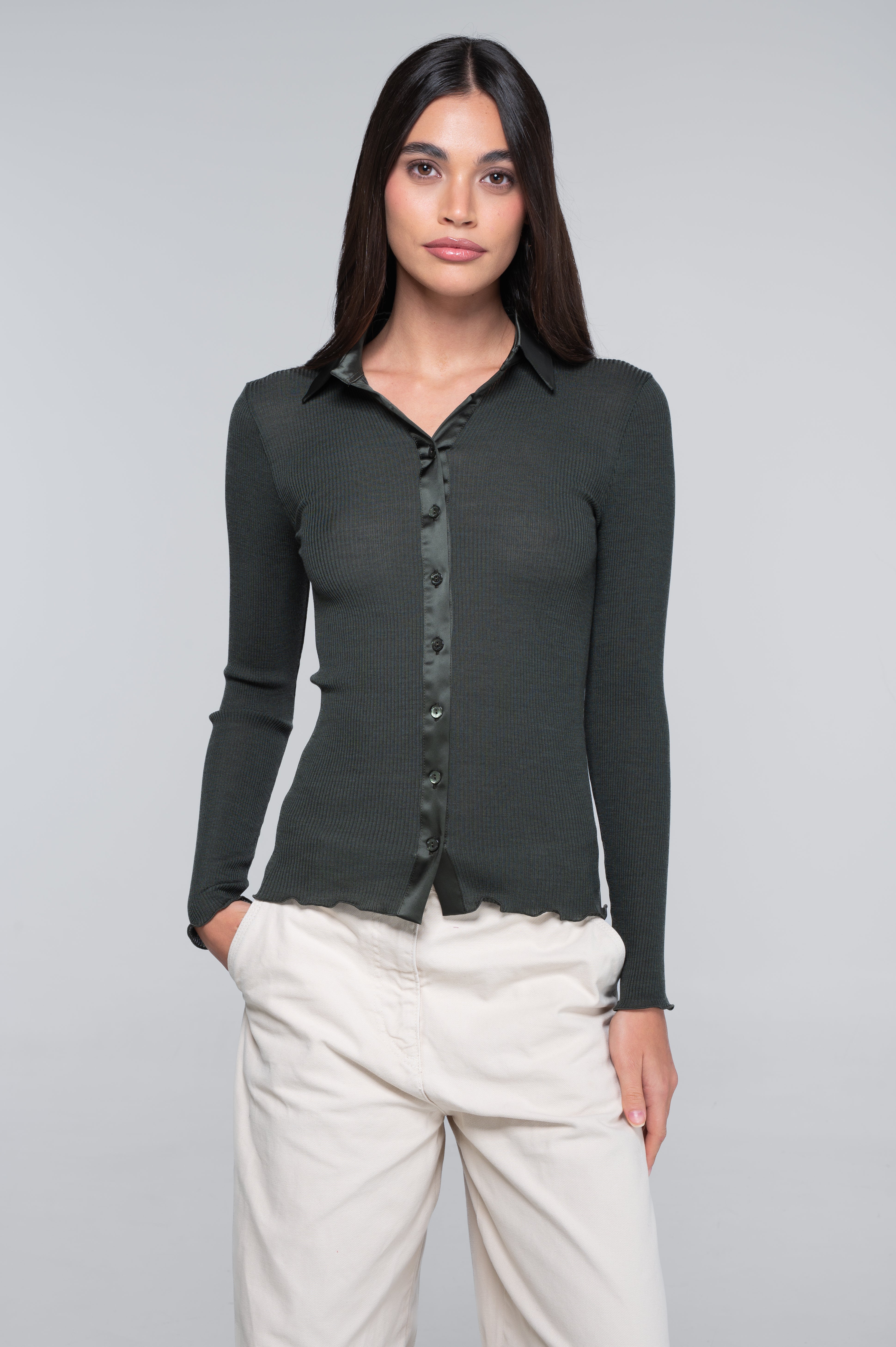 Chemise à manches longues en laine et soie avec ouverture en satin 6350