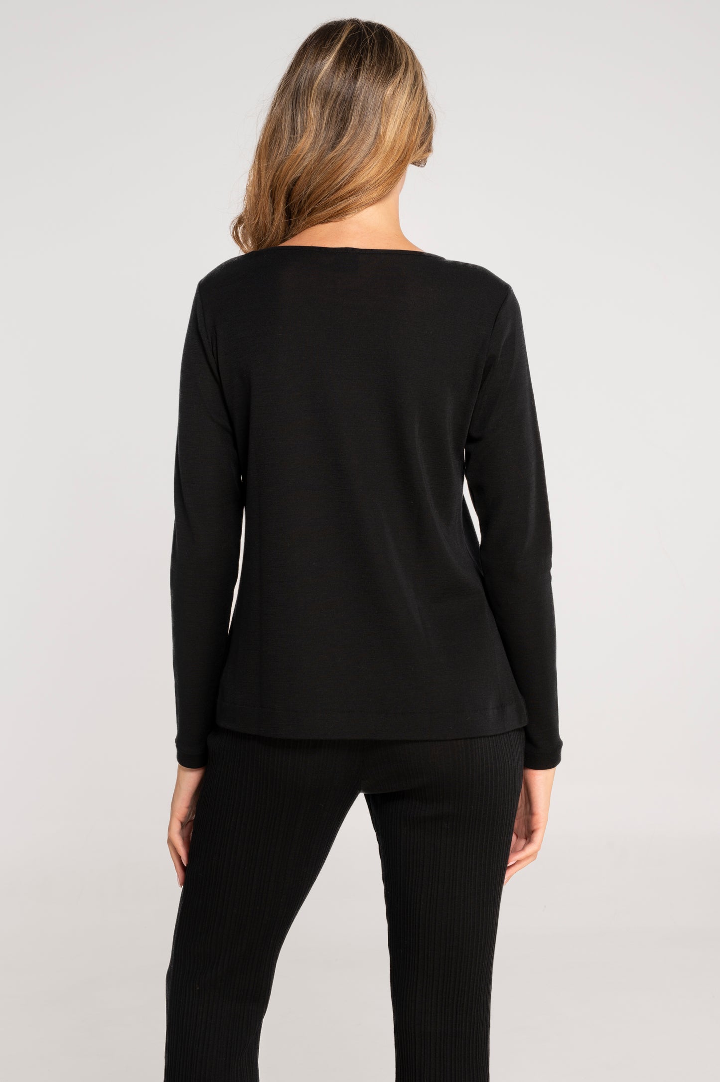 Wool and silk long sleeves round neck shirt with cut-outs 7472