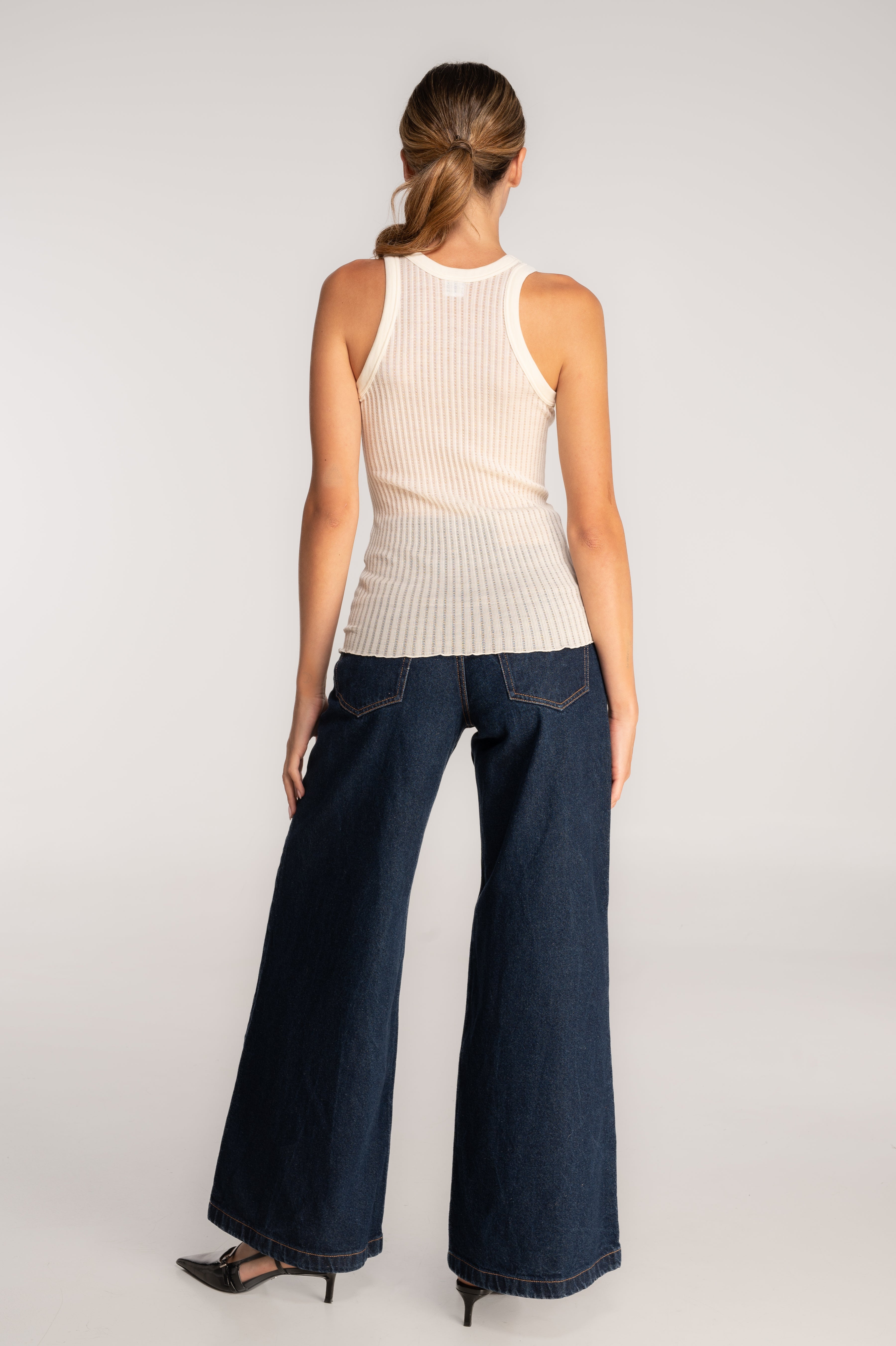 Haut sans manches à encolure américaine en laine et soie ajourée 7490