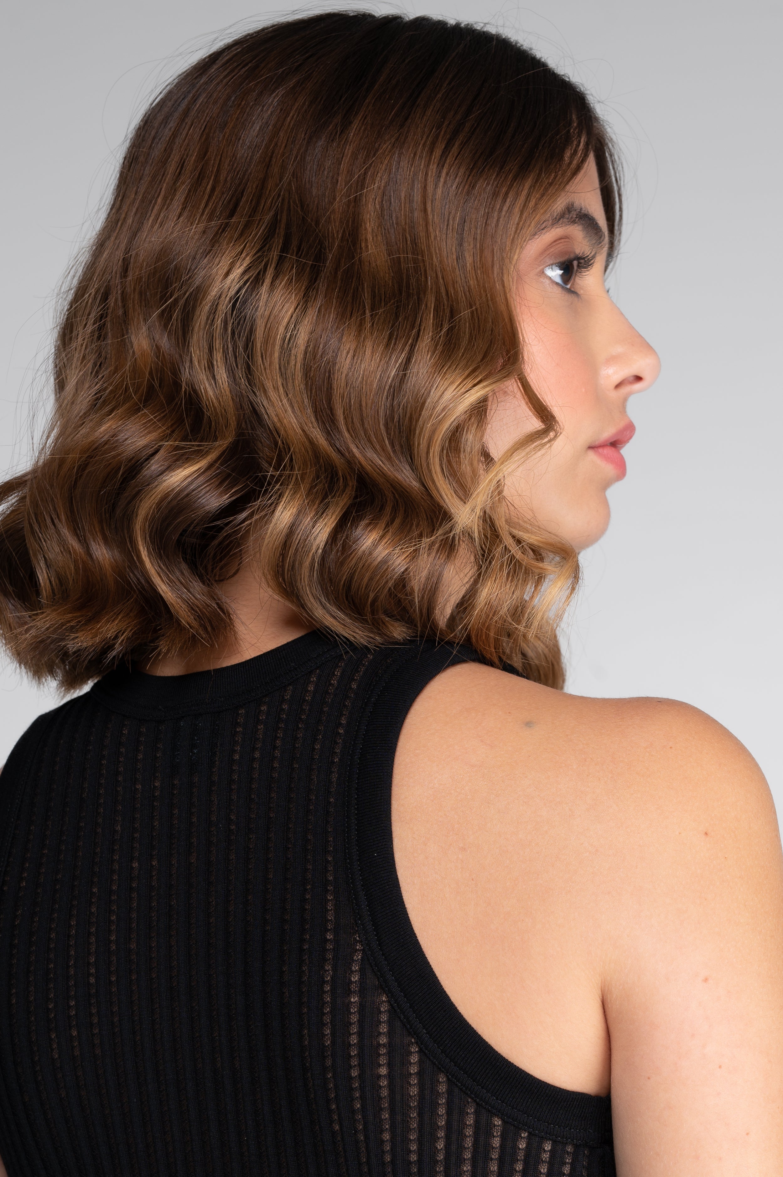 Haut sans manches à encolure américaine en laine et soie ajourée 7490