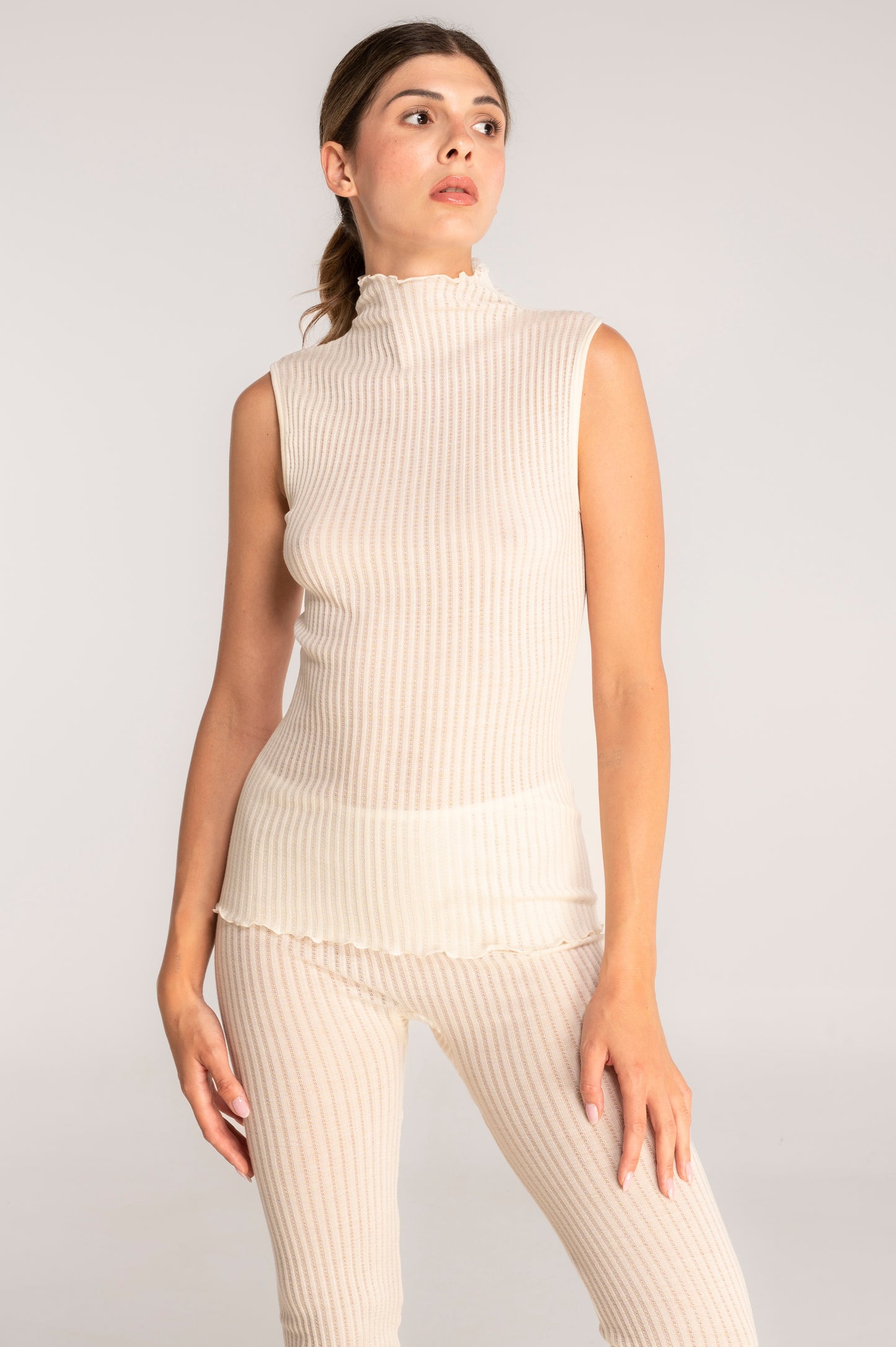 Sleeveless mock neck top in ajouré wool and silk 7492