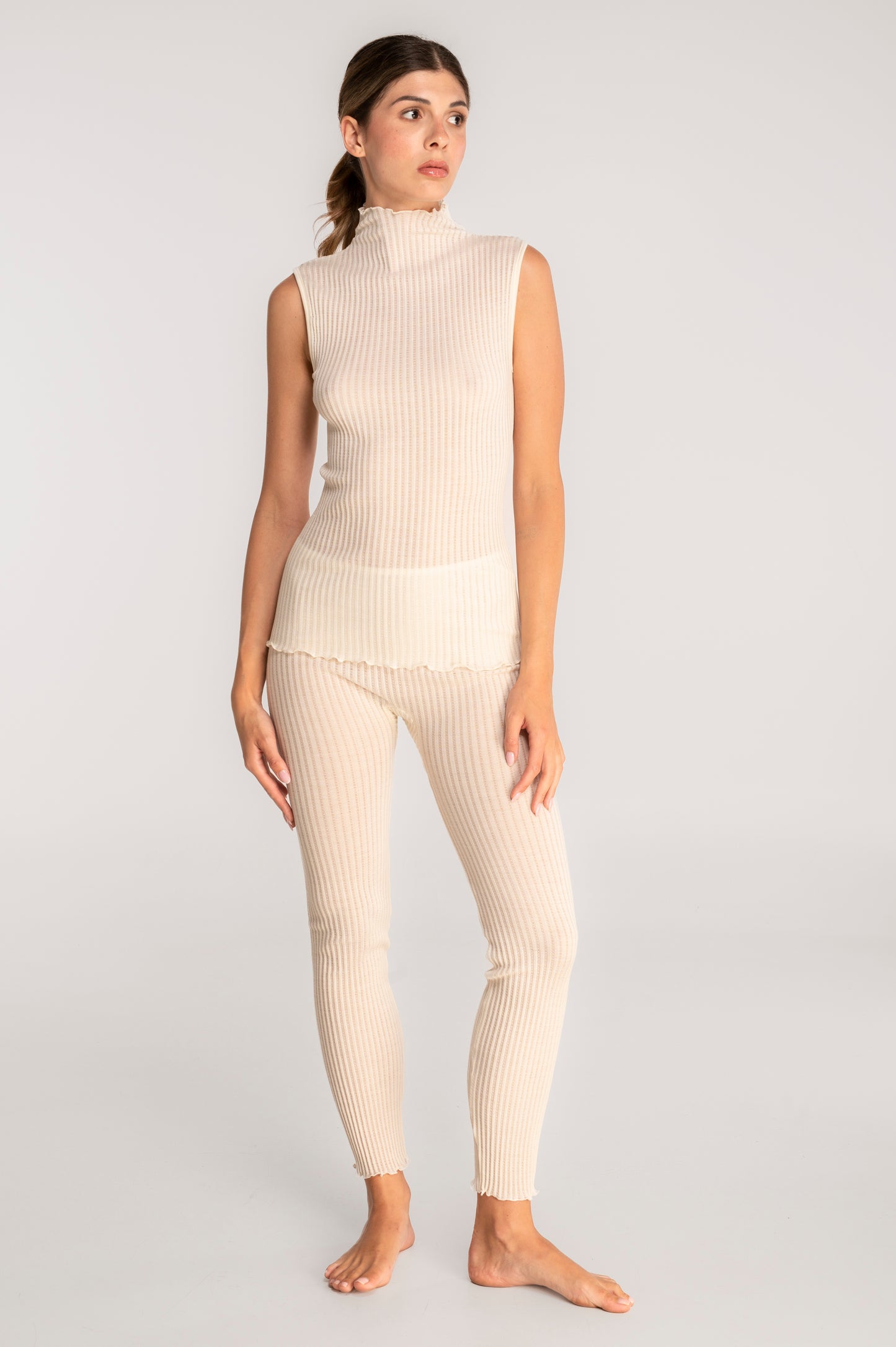 Sleeveless mock neck top in ajouré wool and silk 7492