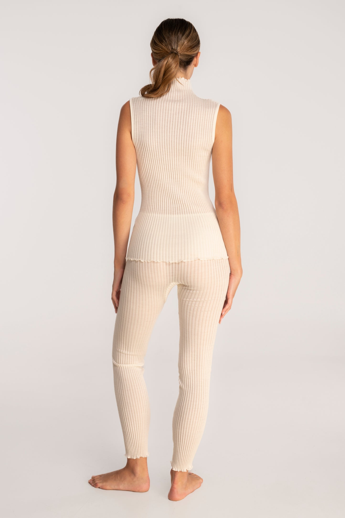 Sleeveless mock neck top in ajouré wool and silk 7492