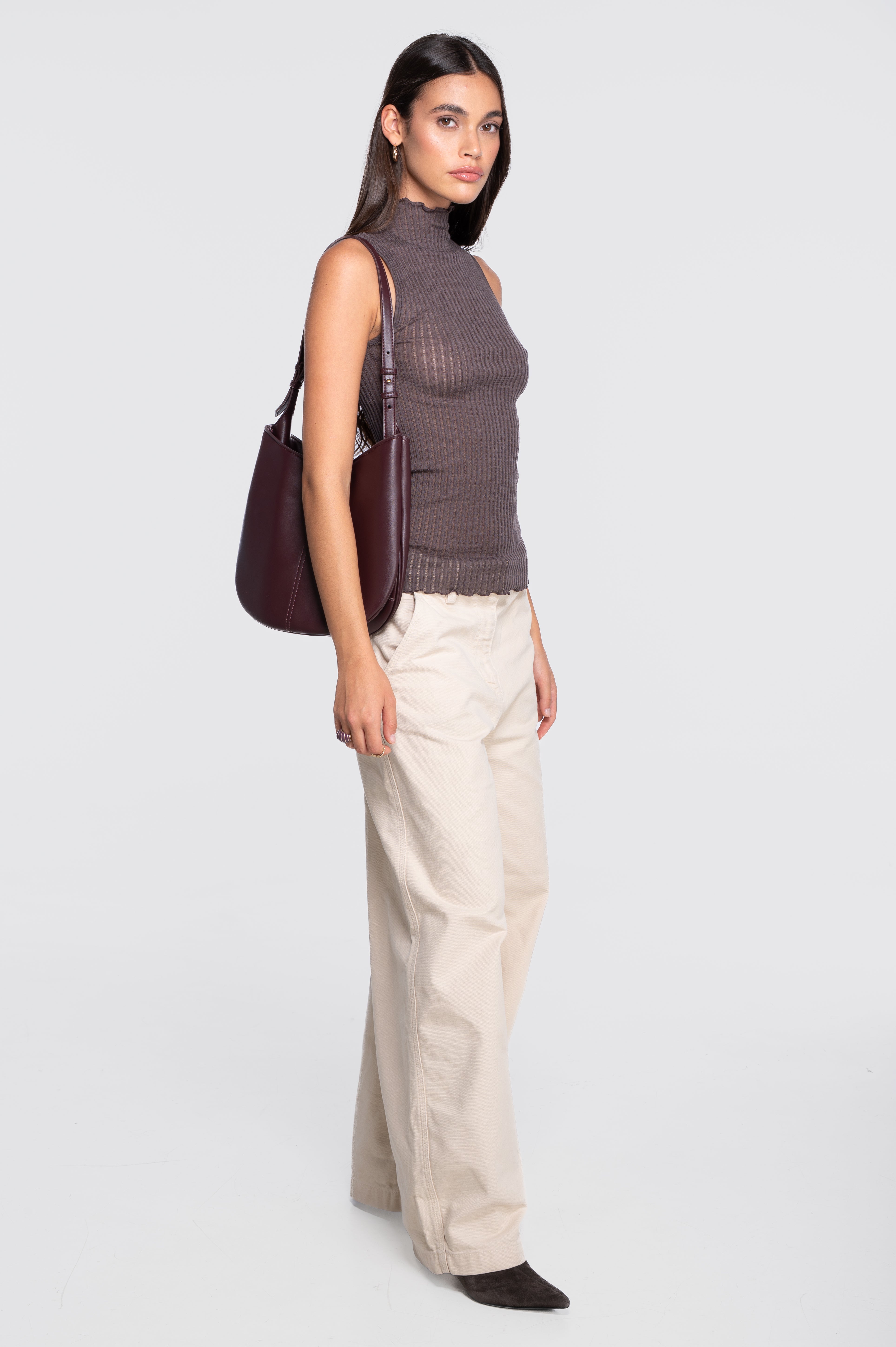 Top senza maniche con collo alto in lana ajouré e seta 7492