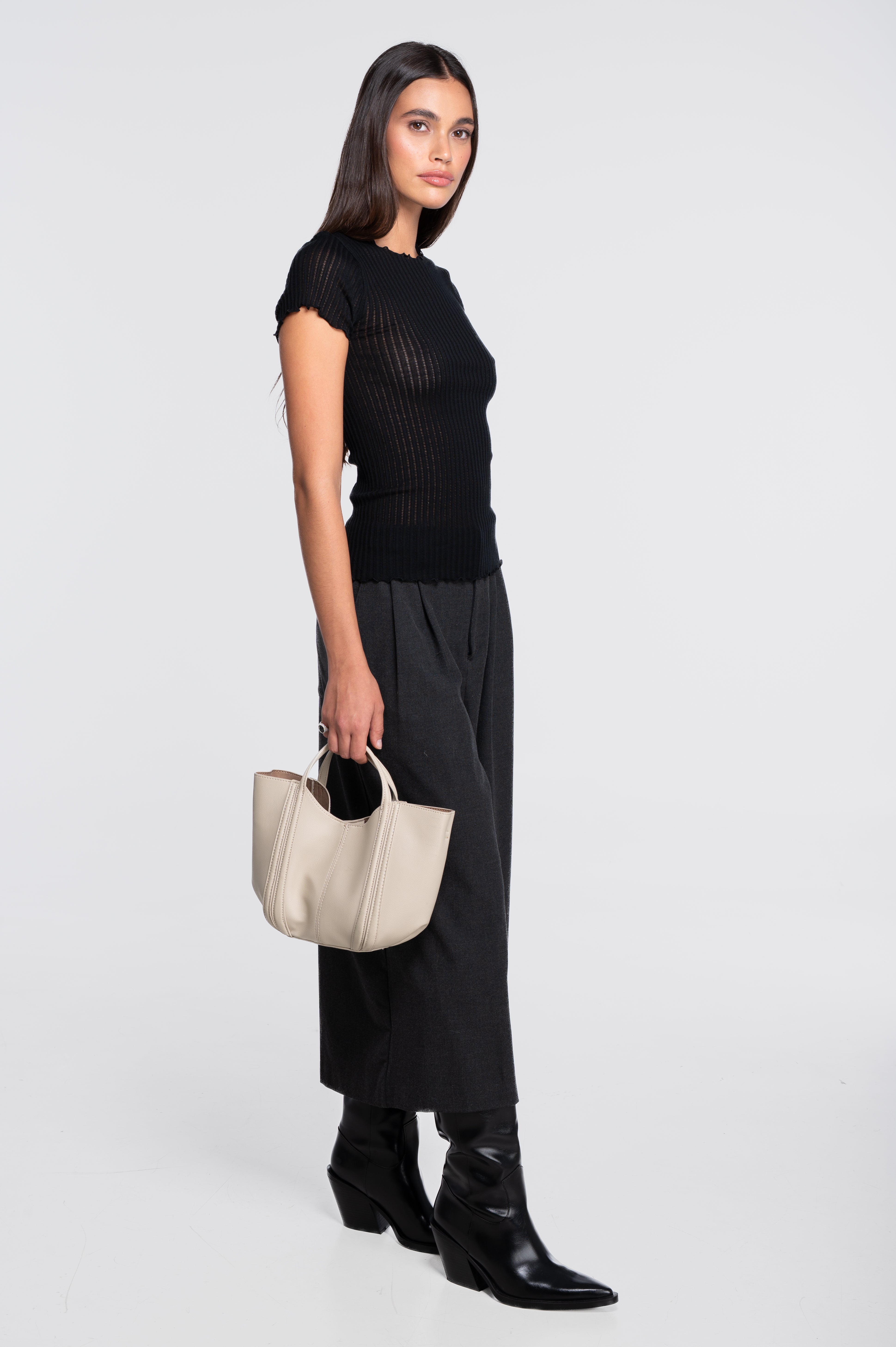 Short sleeves roundneck top in ajouré wool and silk 7493