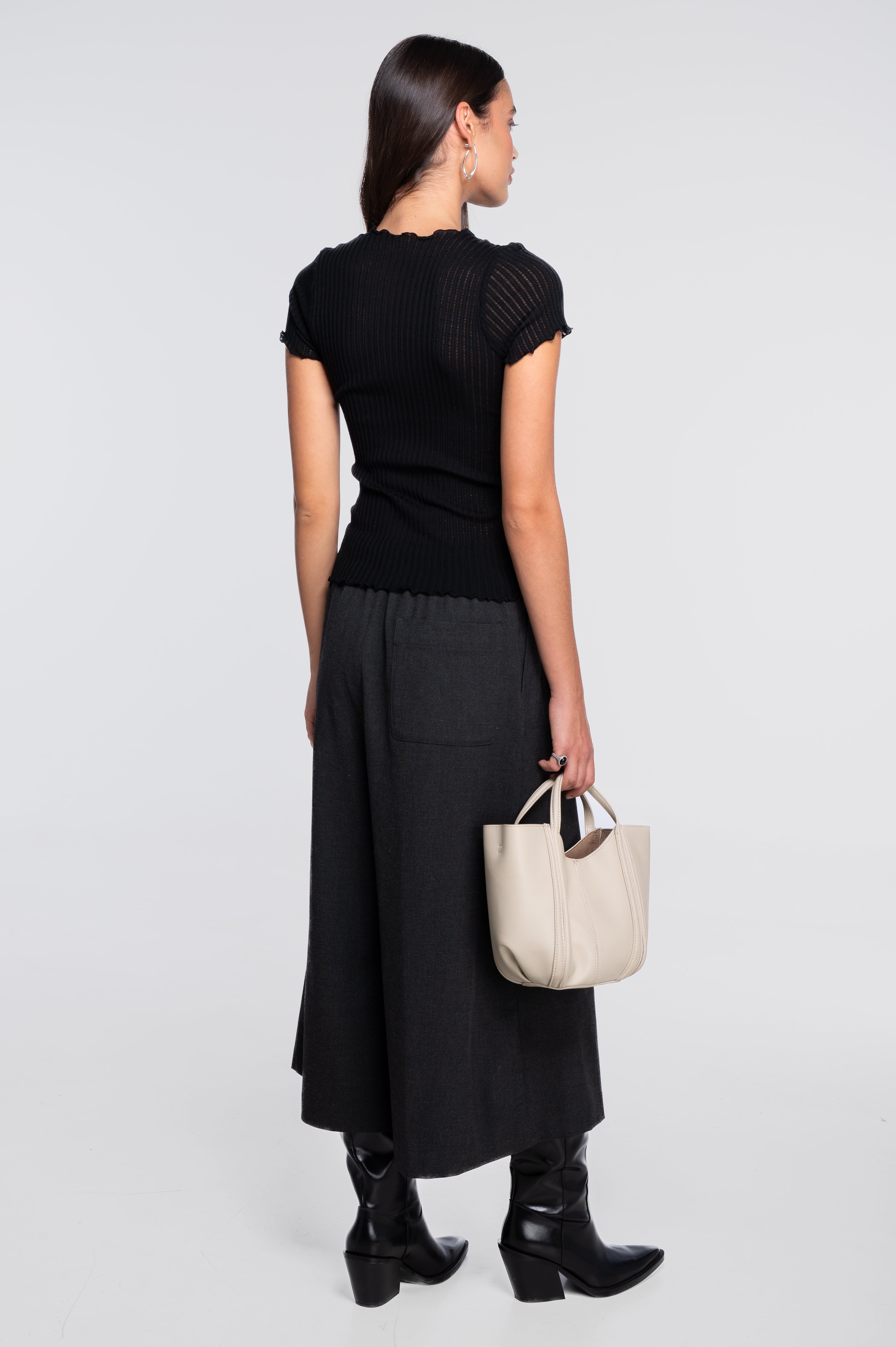 Short sleeves roundneck top in ajouré wool and silk 7493