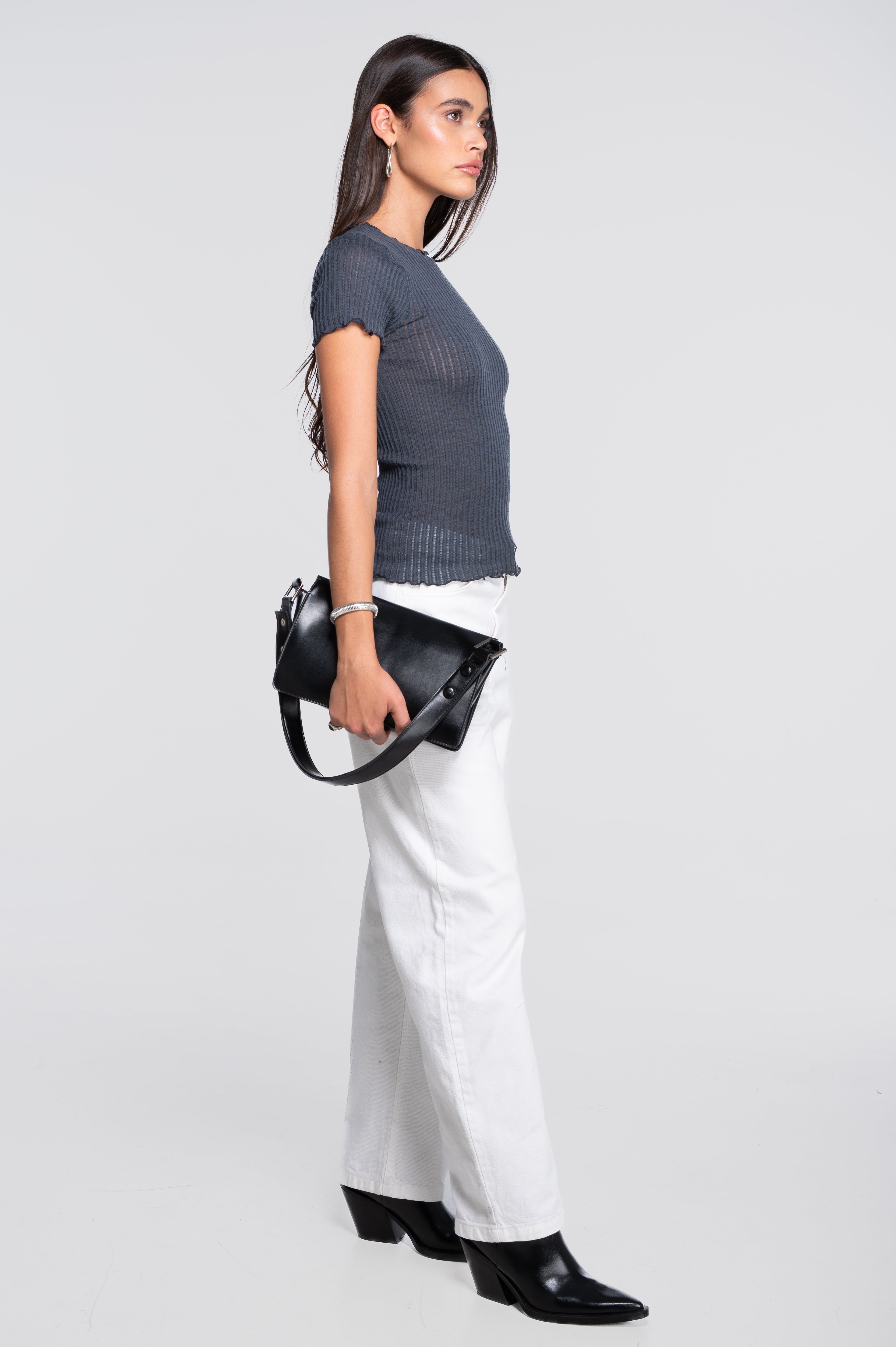 Haut à manches courtes et col rond en laine et soie ajourée 7493