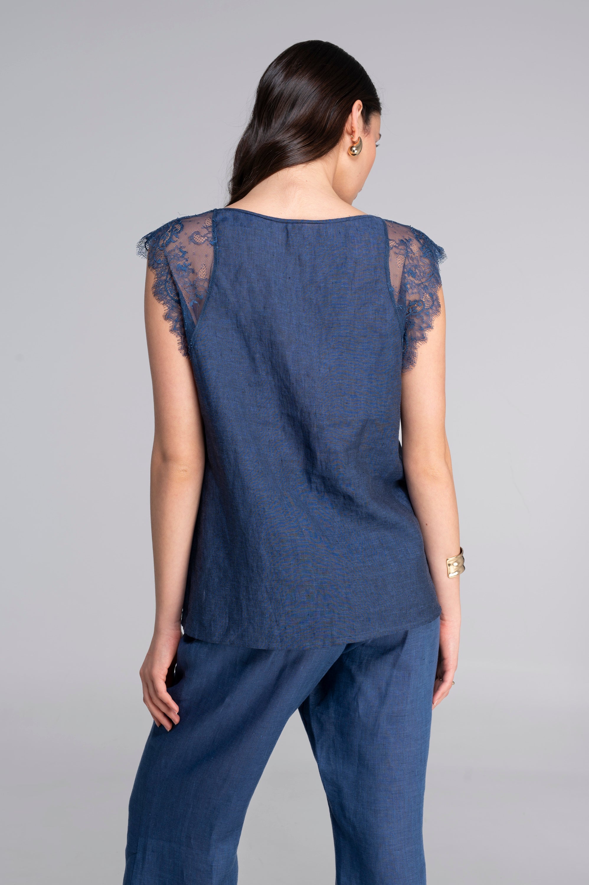 Linen short sleeves shirt with chantilly lace 7521