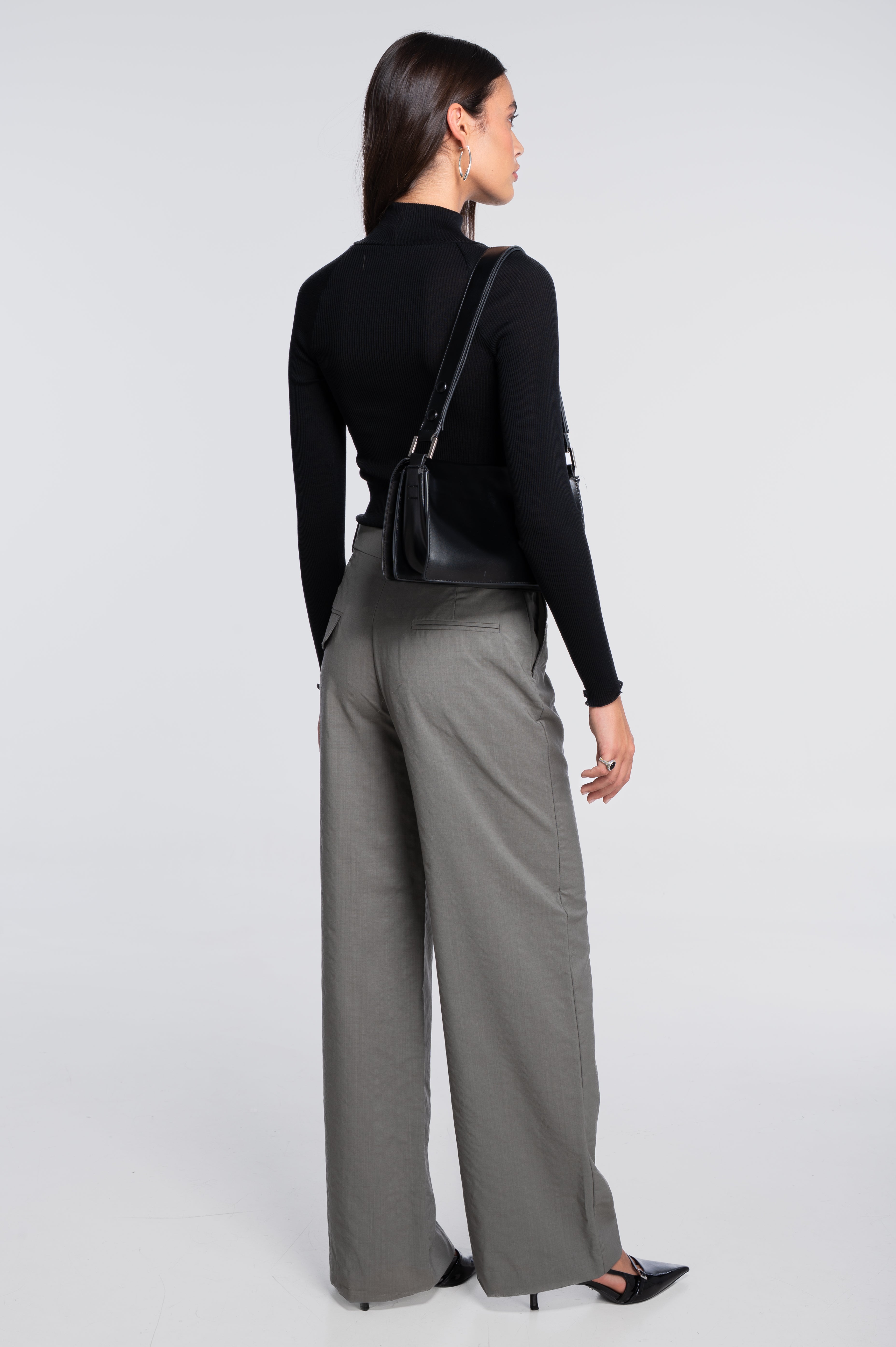 Long sleeves mock neck shirt with vintage macramé motif 7608