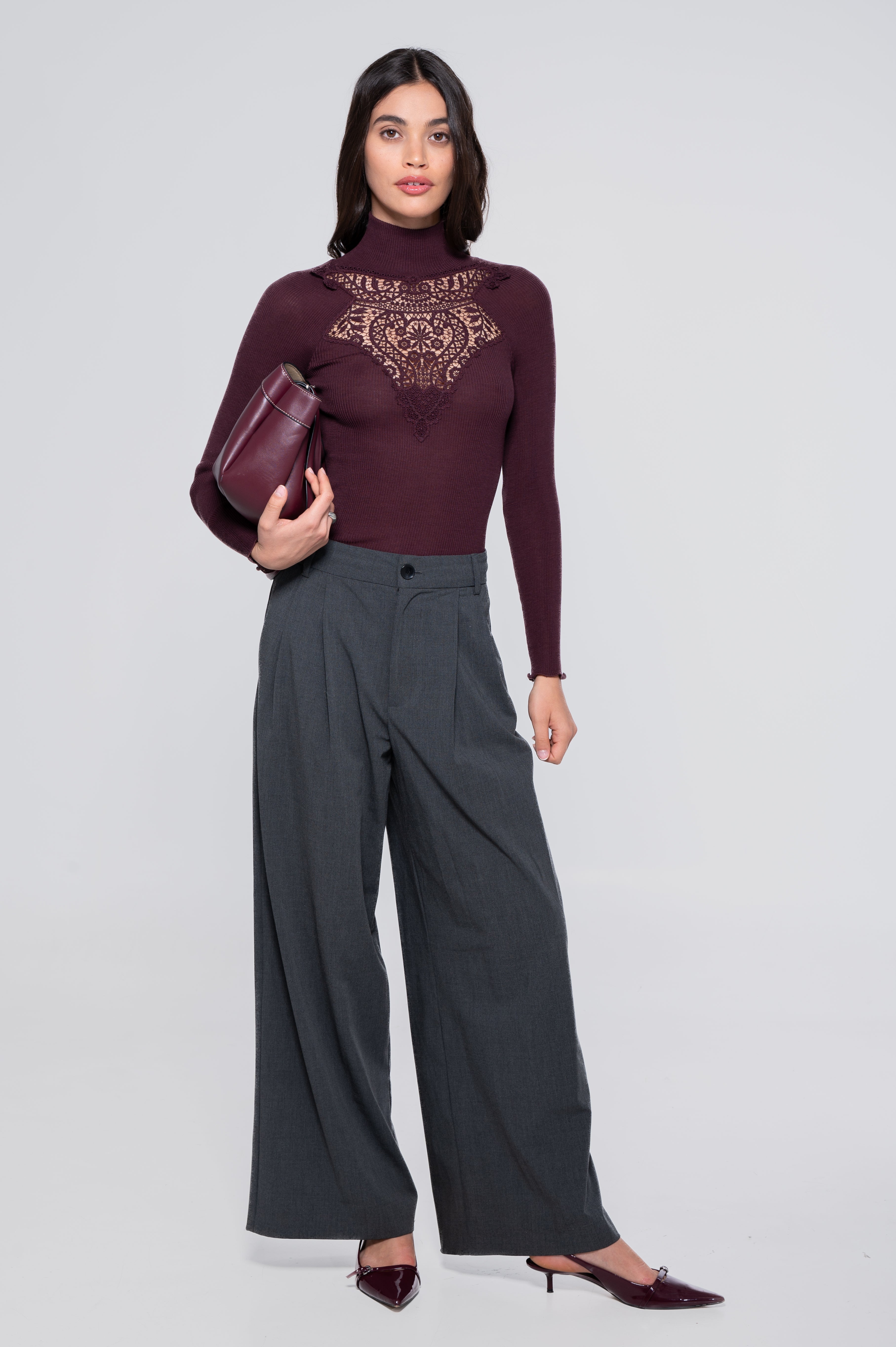 Long sleeves mock neck shirt with vintage macramé motif 7608