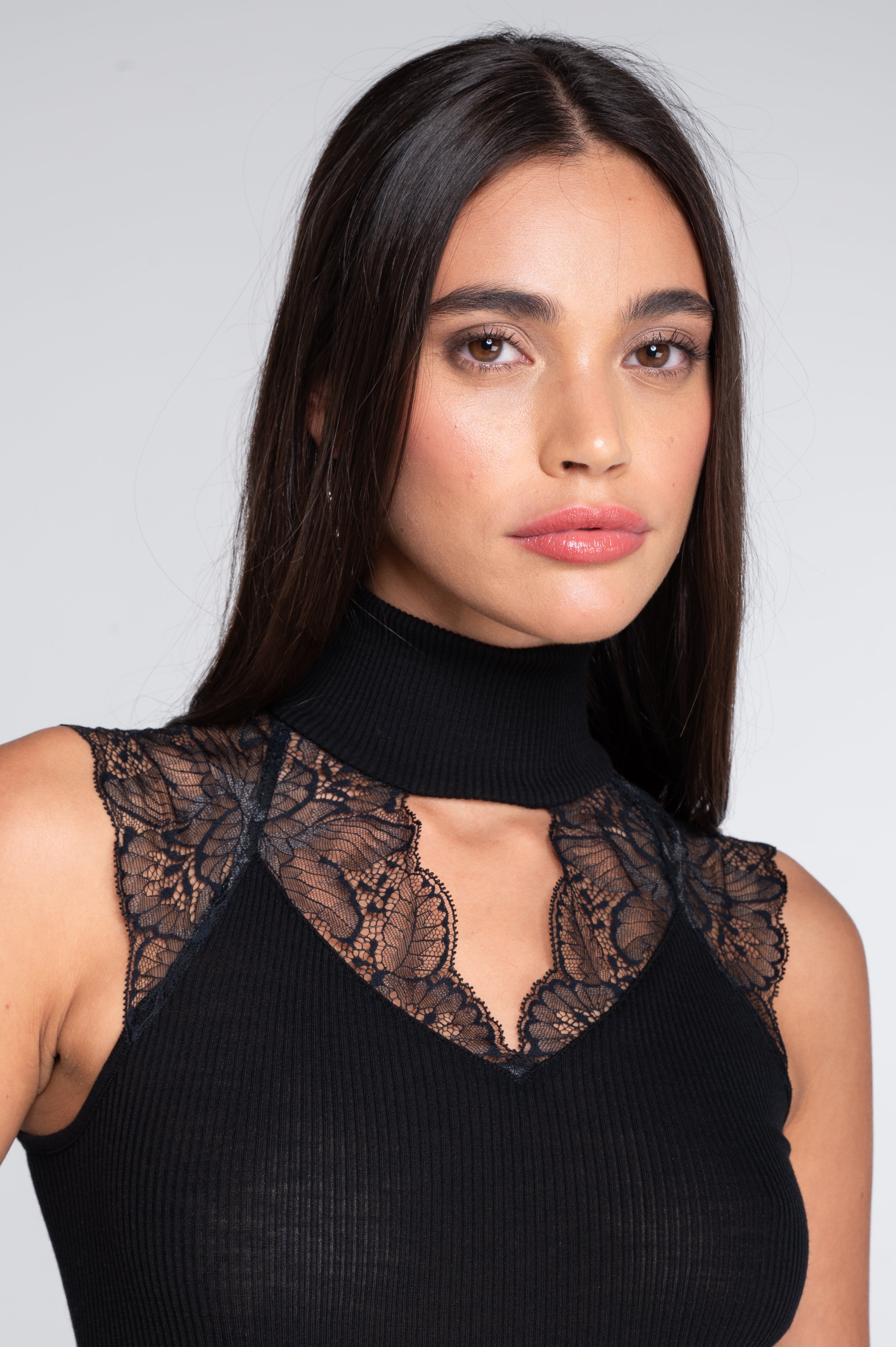 Wool and silk sleeveless mock neck top with Leavers lace 7611