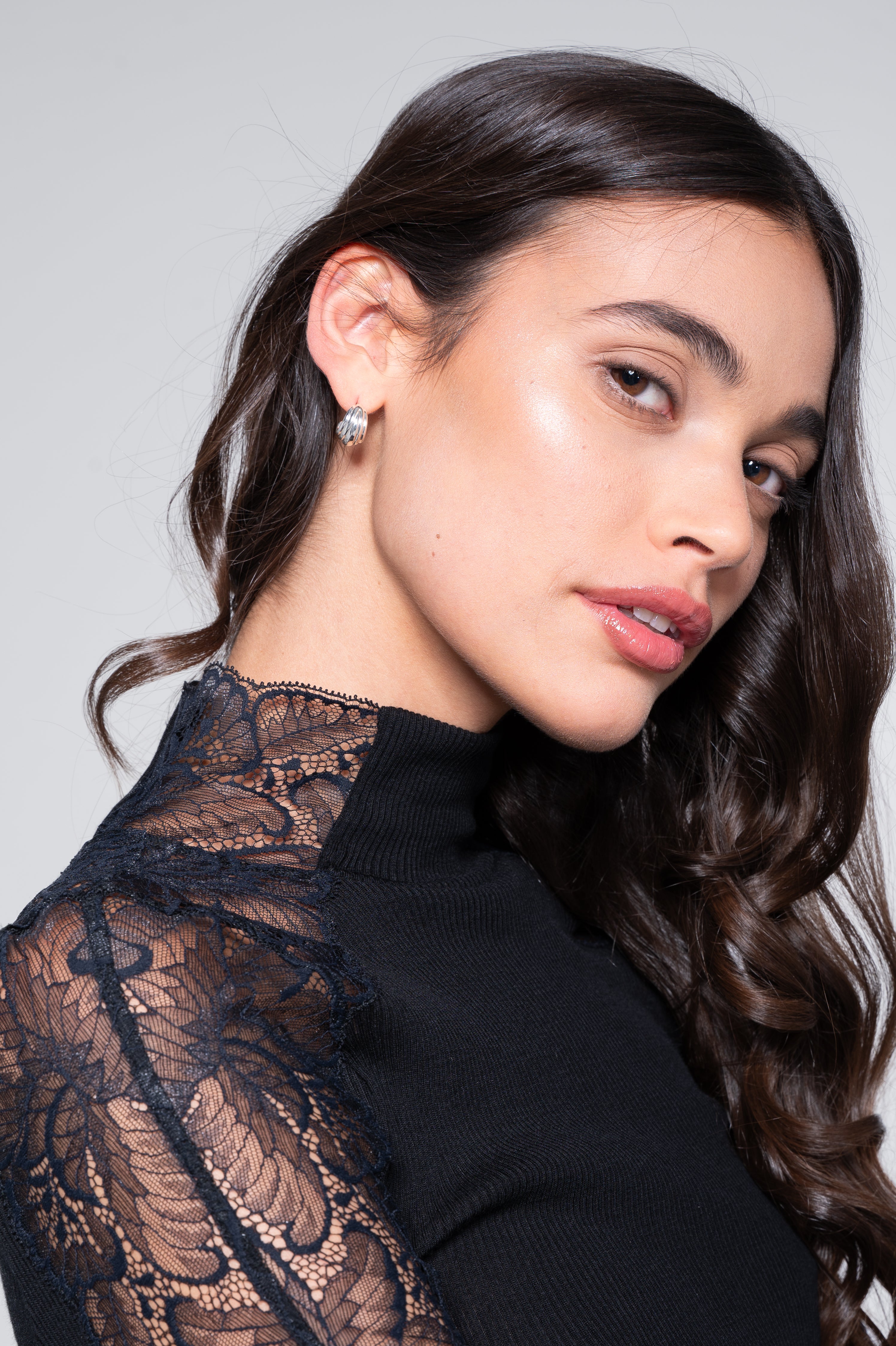 Wool and silk long sleeves mock neck shirt with Leavers lace insert 7613