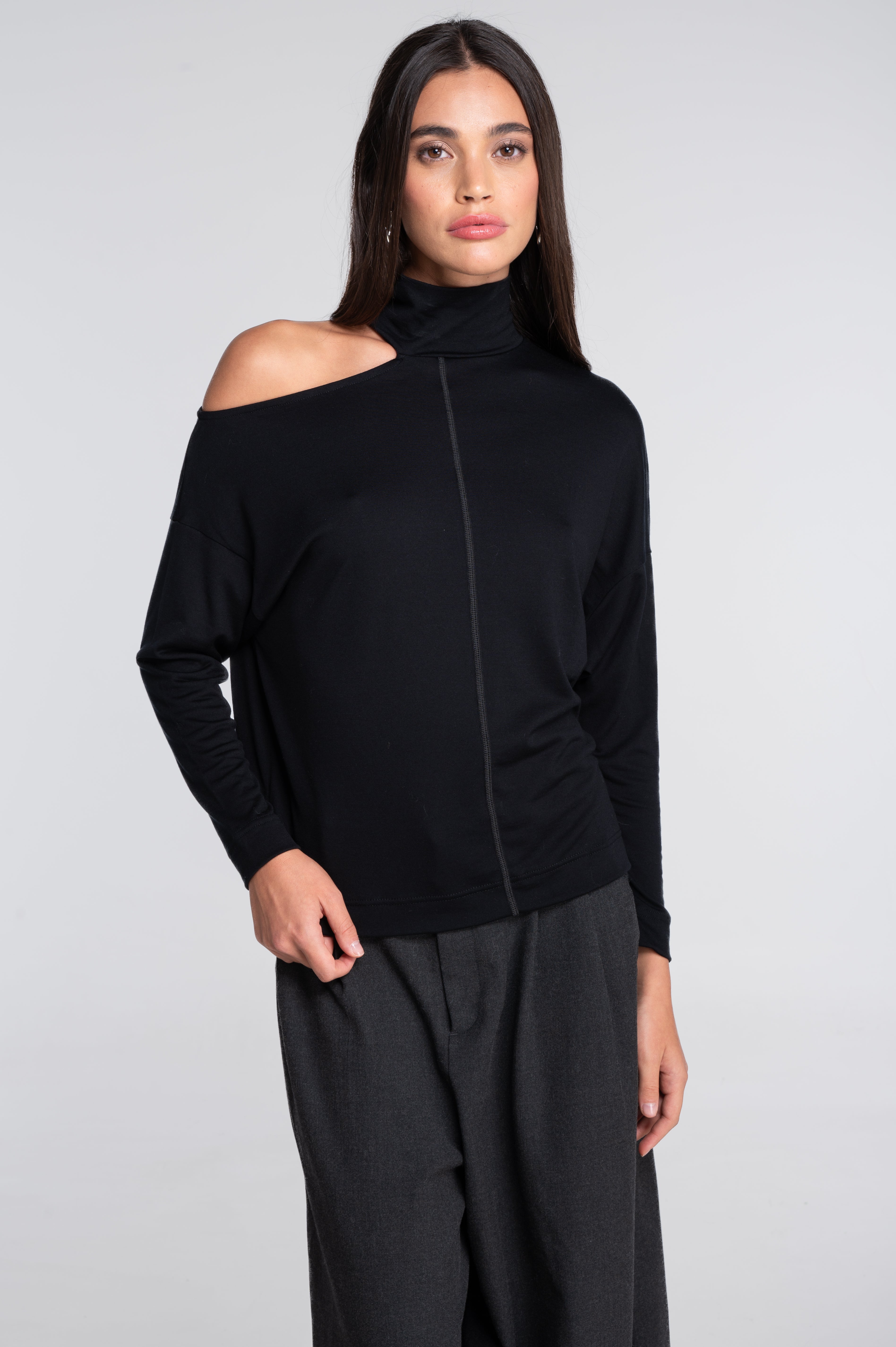 Long sleeves mock neck shirt with shoulder cutout 7631