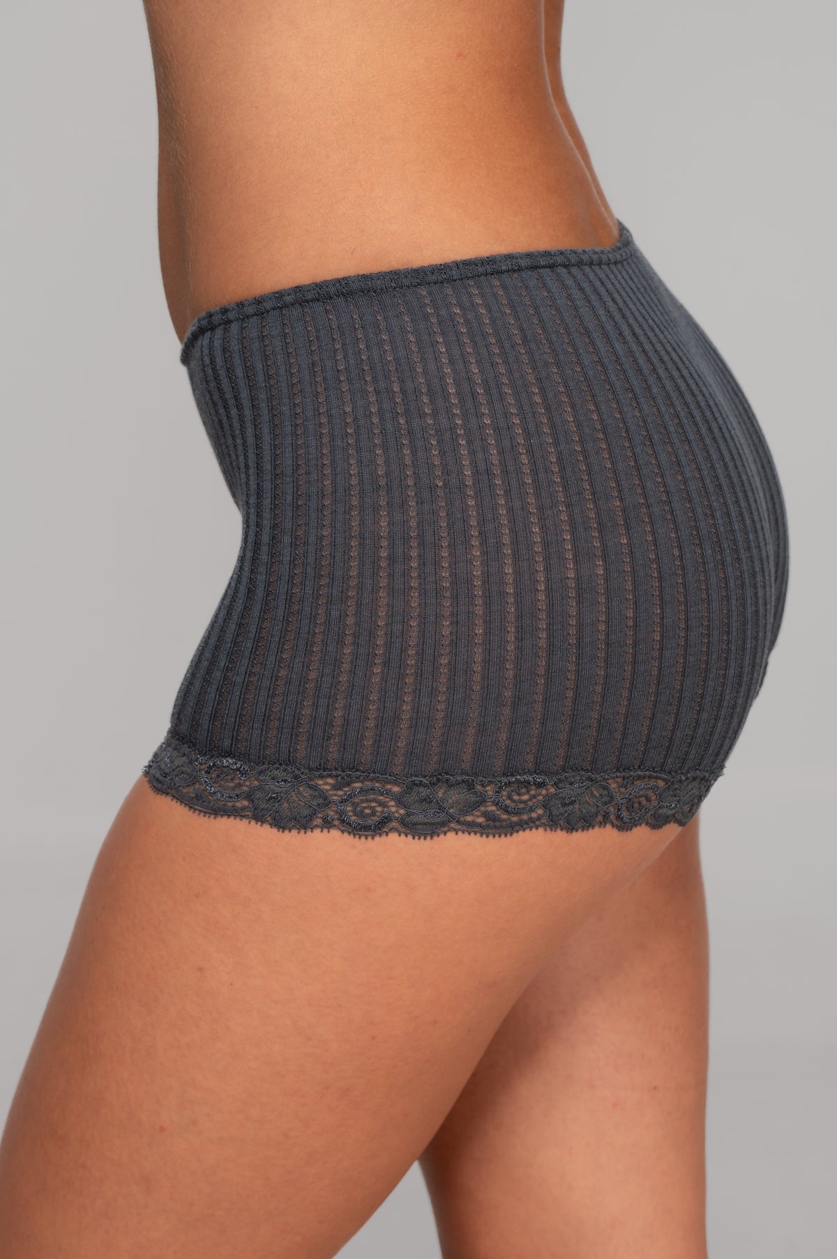 Mid-rise panties in ajouré wool and silk with Leavers lace 7645