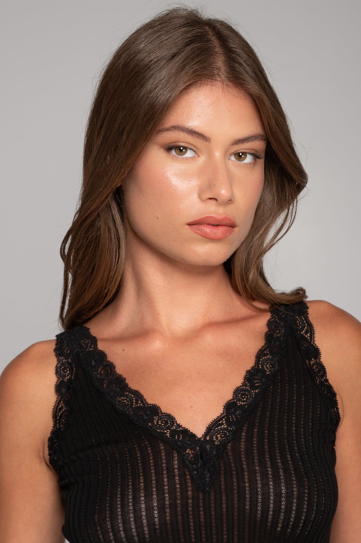 V neck camisole top in ajouré wool and silk with Leavers lace 7647