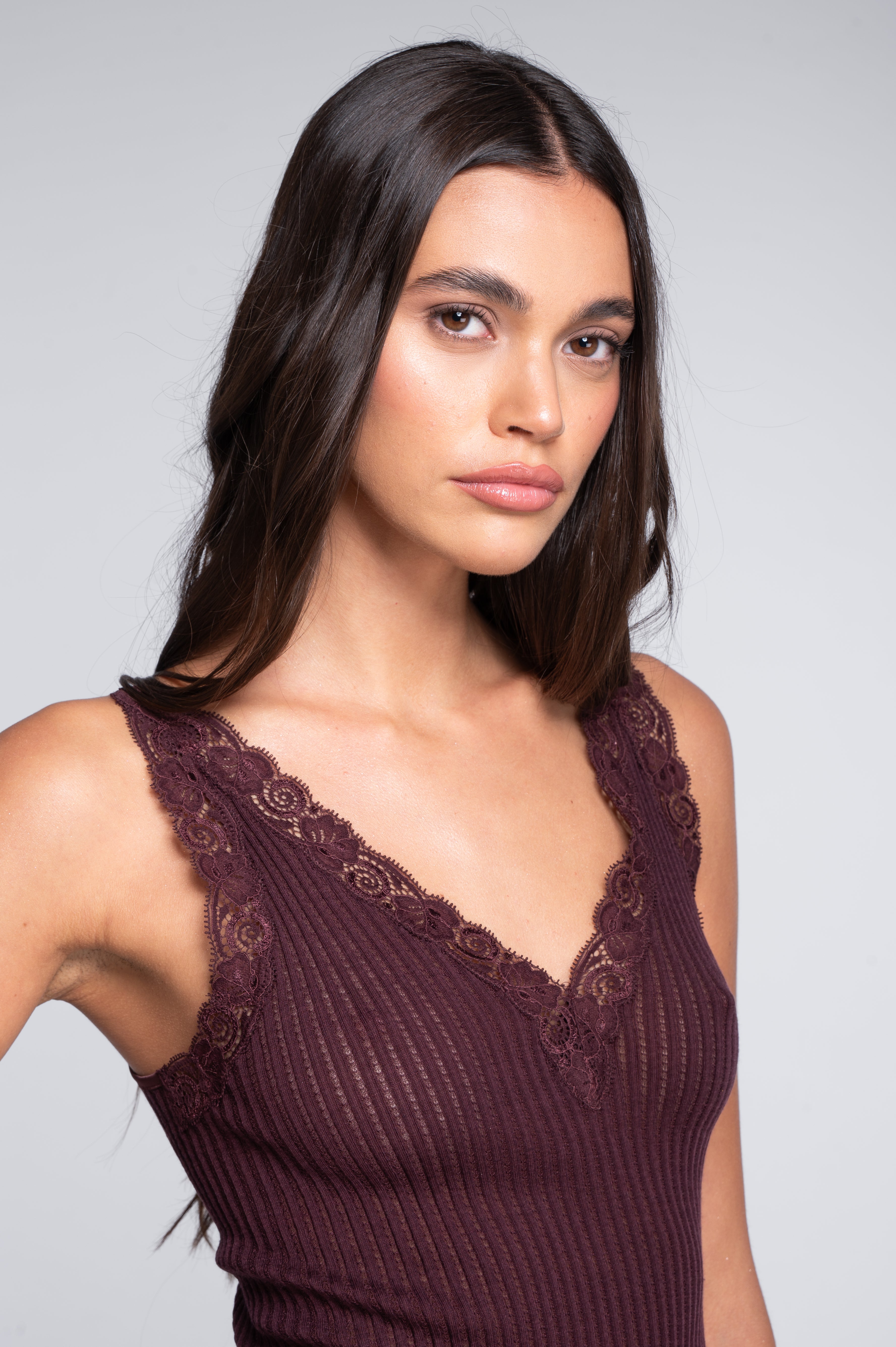 V neck camisole top in ajouré wool and silk with Leavers lace 7647
