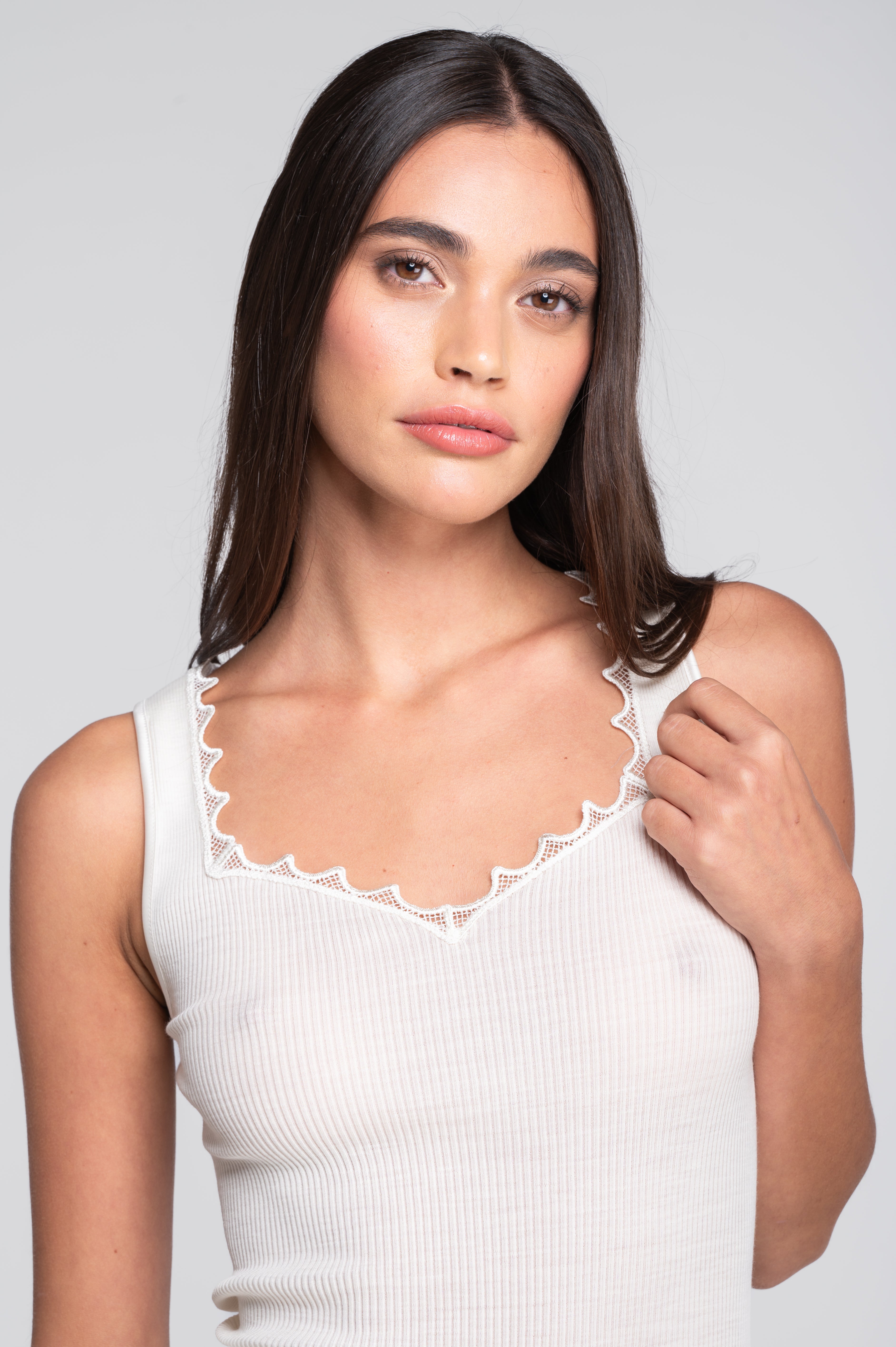 Wool and silk tank top with macramé trim 7655