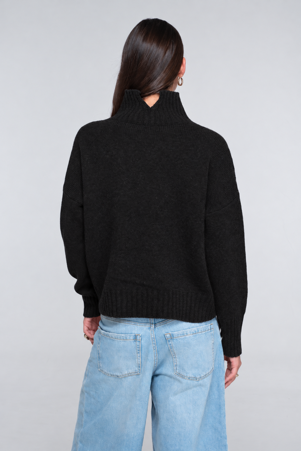Maglione in lana cardata con collo alto 7671