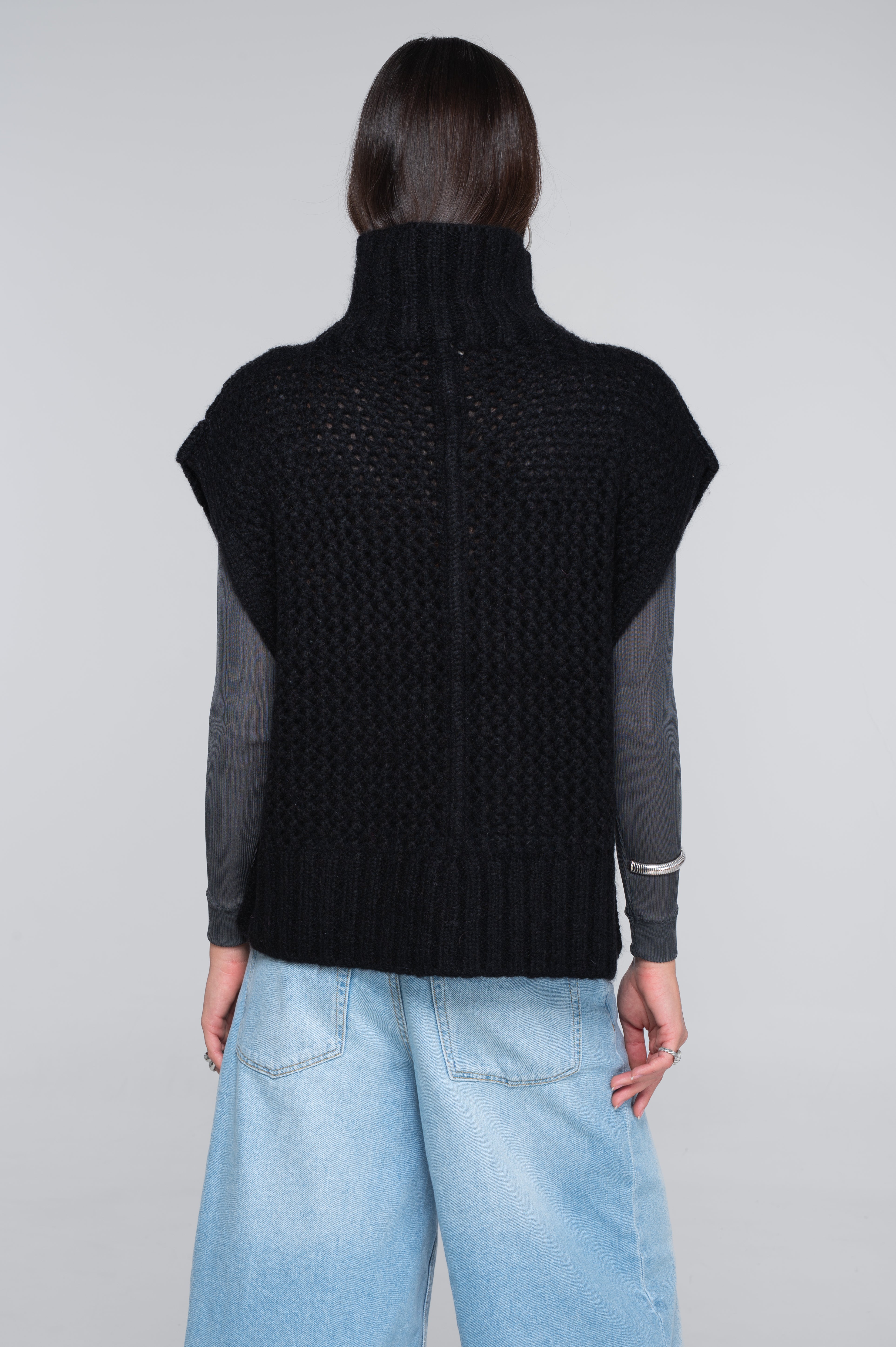 Mock neck vest in alpaca blend with openwork texture 7681