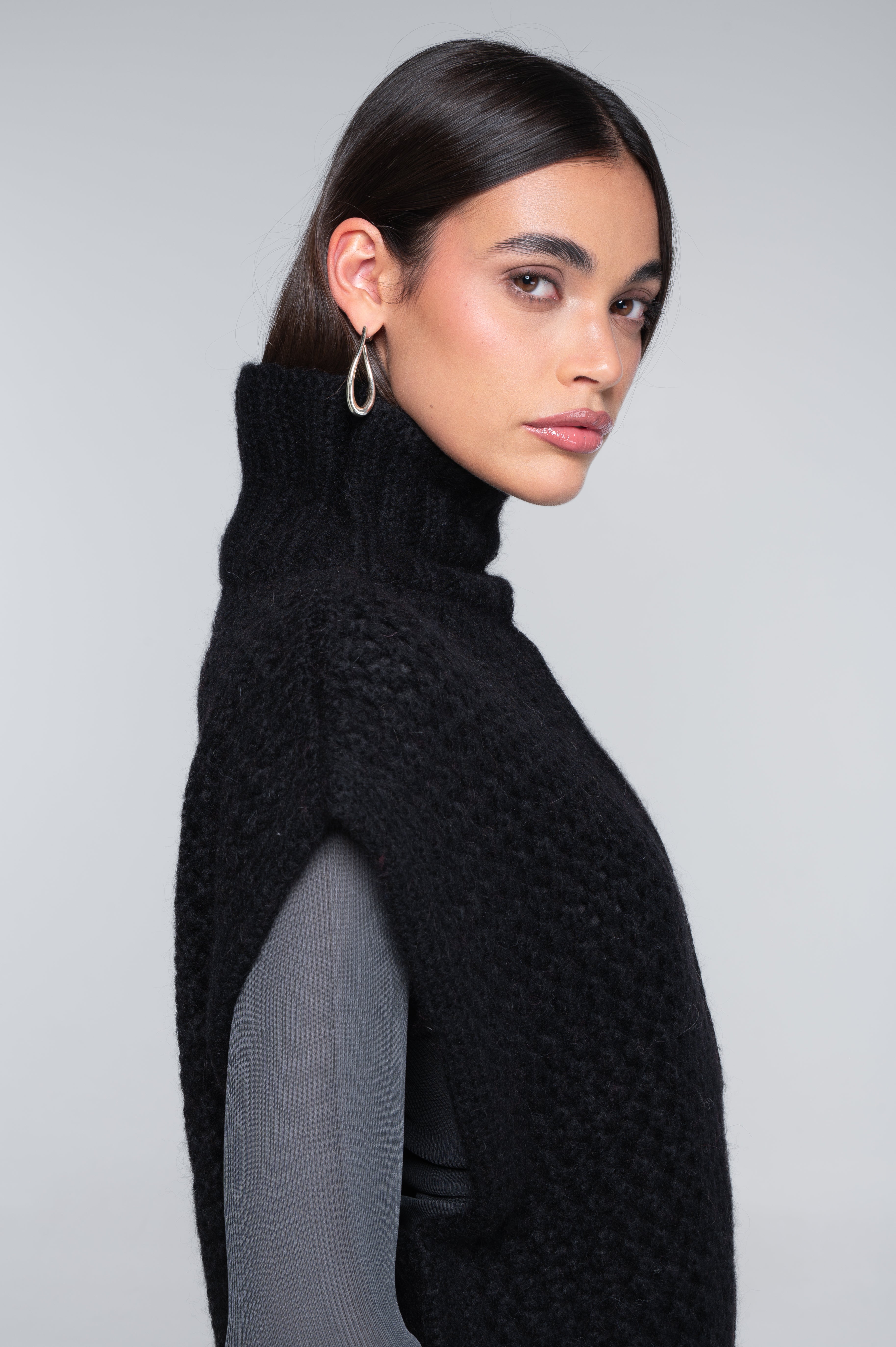 Mock neck vest in alpaca blend with openwork texture 7681