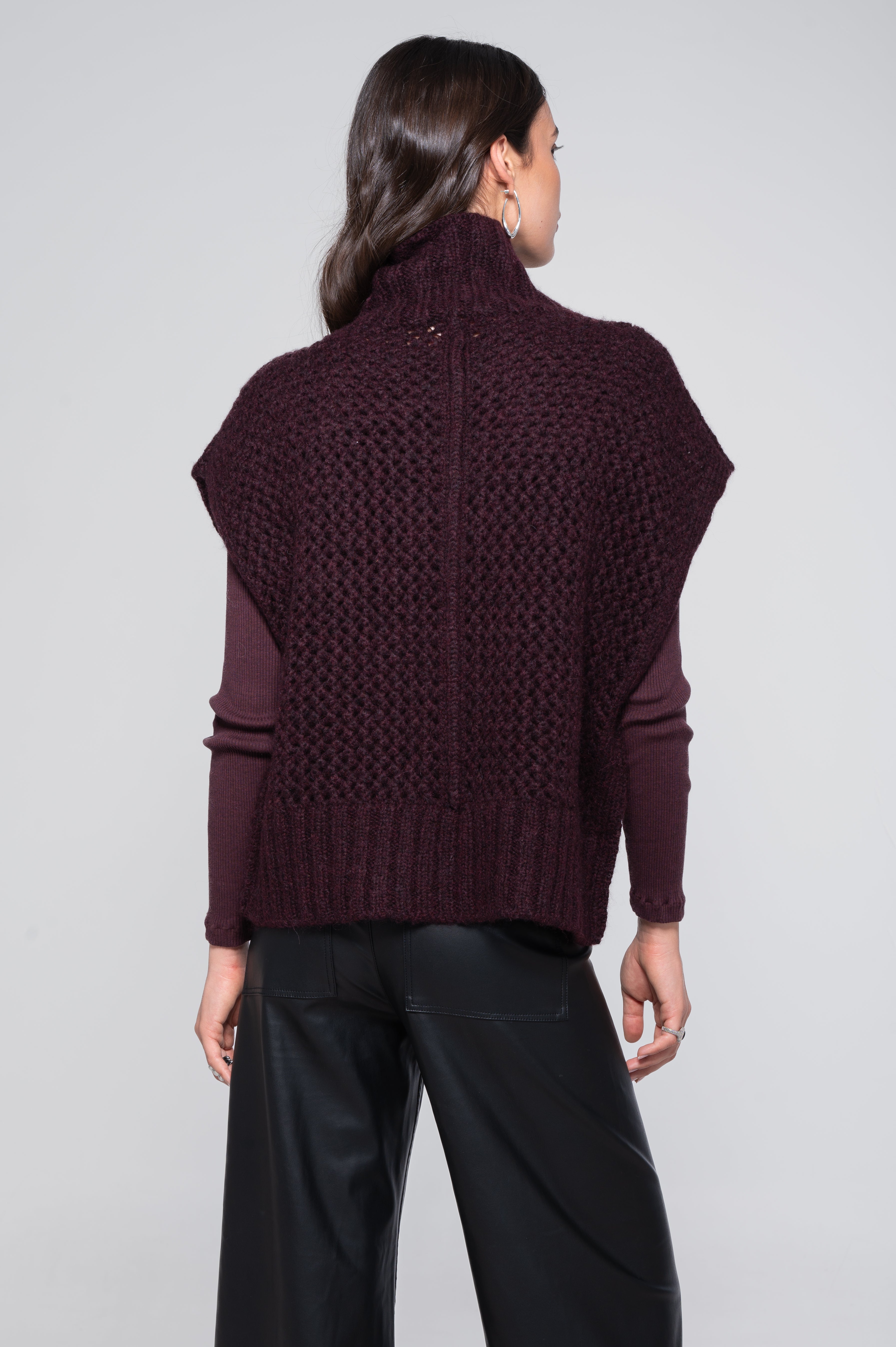 Mock neck vest in alpaca blend with openwork texture 7681