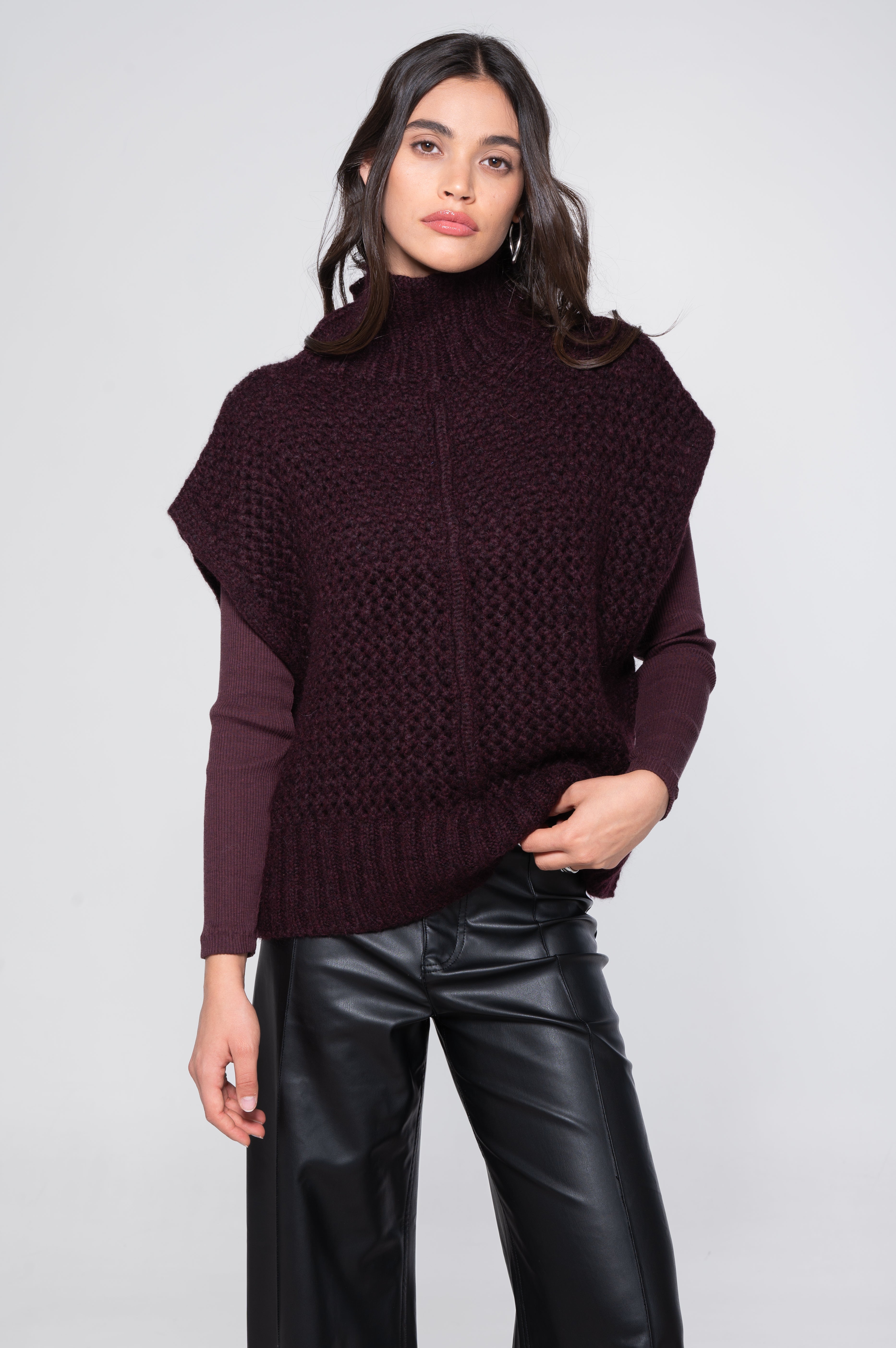 Mock neck vest in alpaca blend with openwork texture 7681