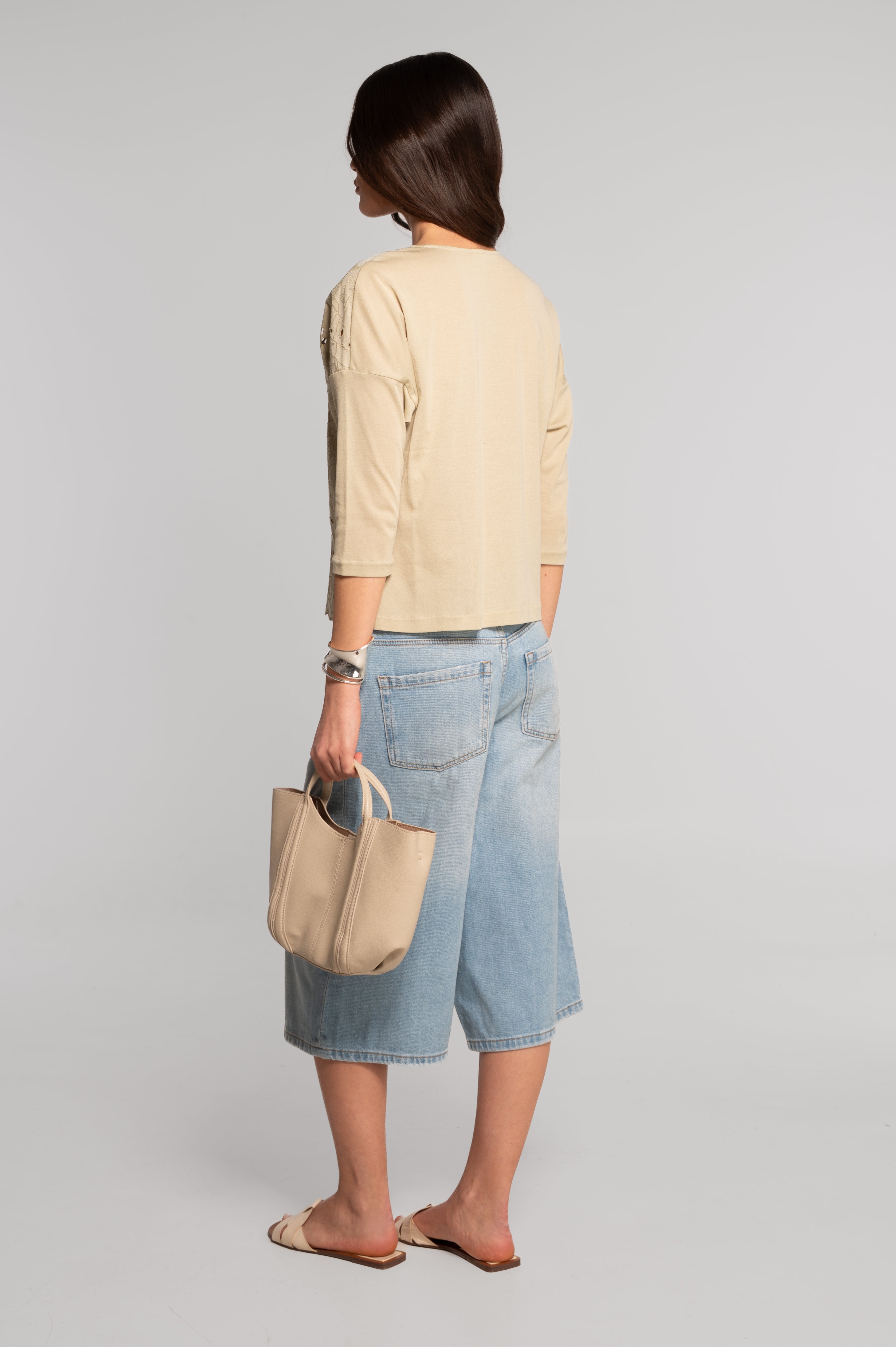 Broderie anglaise V neck blouse 7715