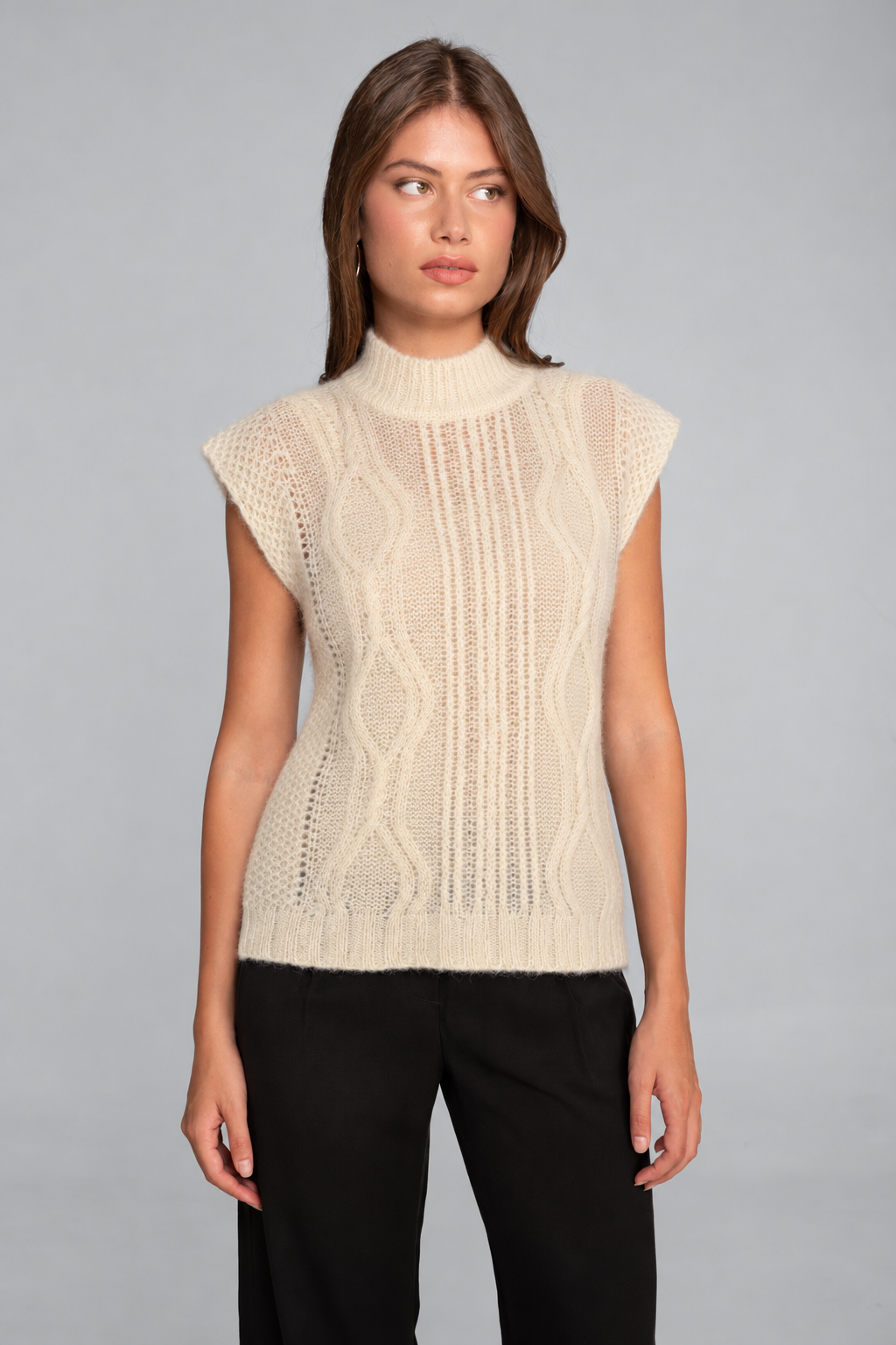 Pull sans manches torsadé à col montant en alpaga et laine 7786