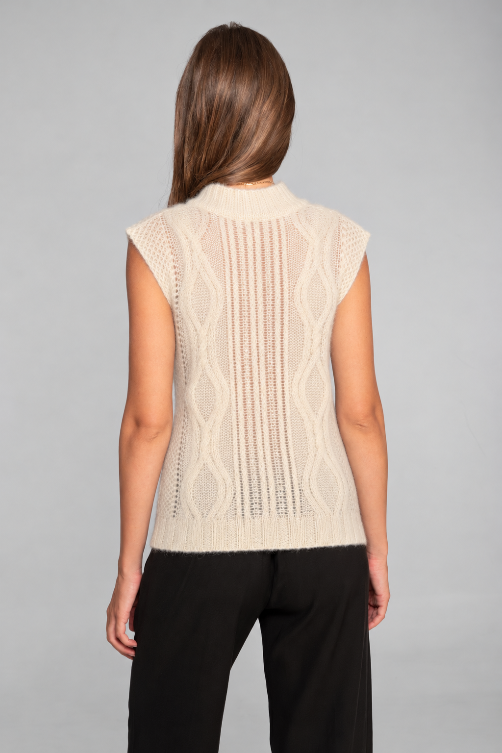 Pull sans manches torsadé à col montant en alpaga et laine 7786