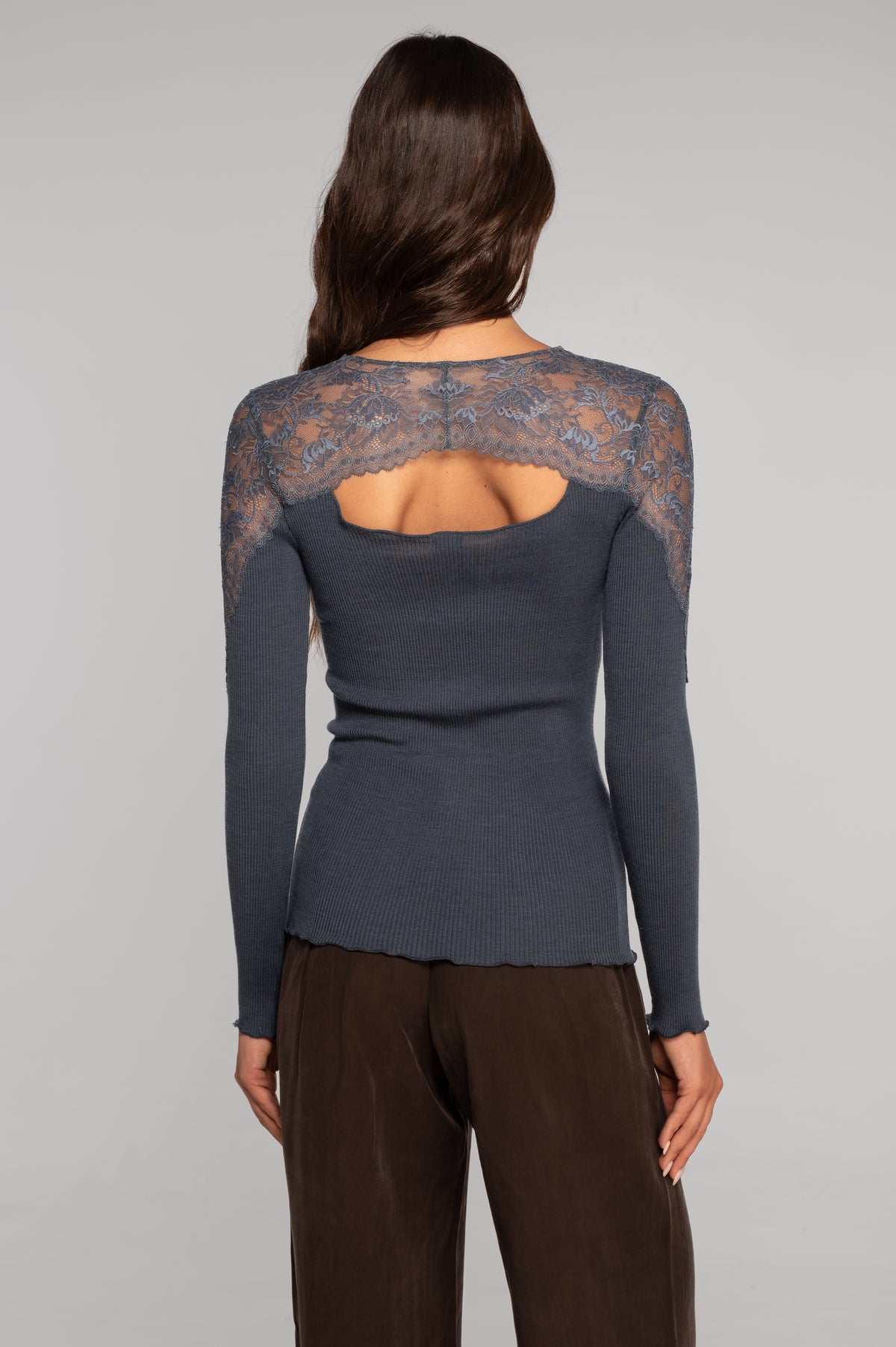 Wool and silk long sleeves roundneck shirt with Leavers lace insert 7803