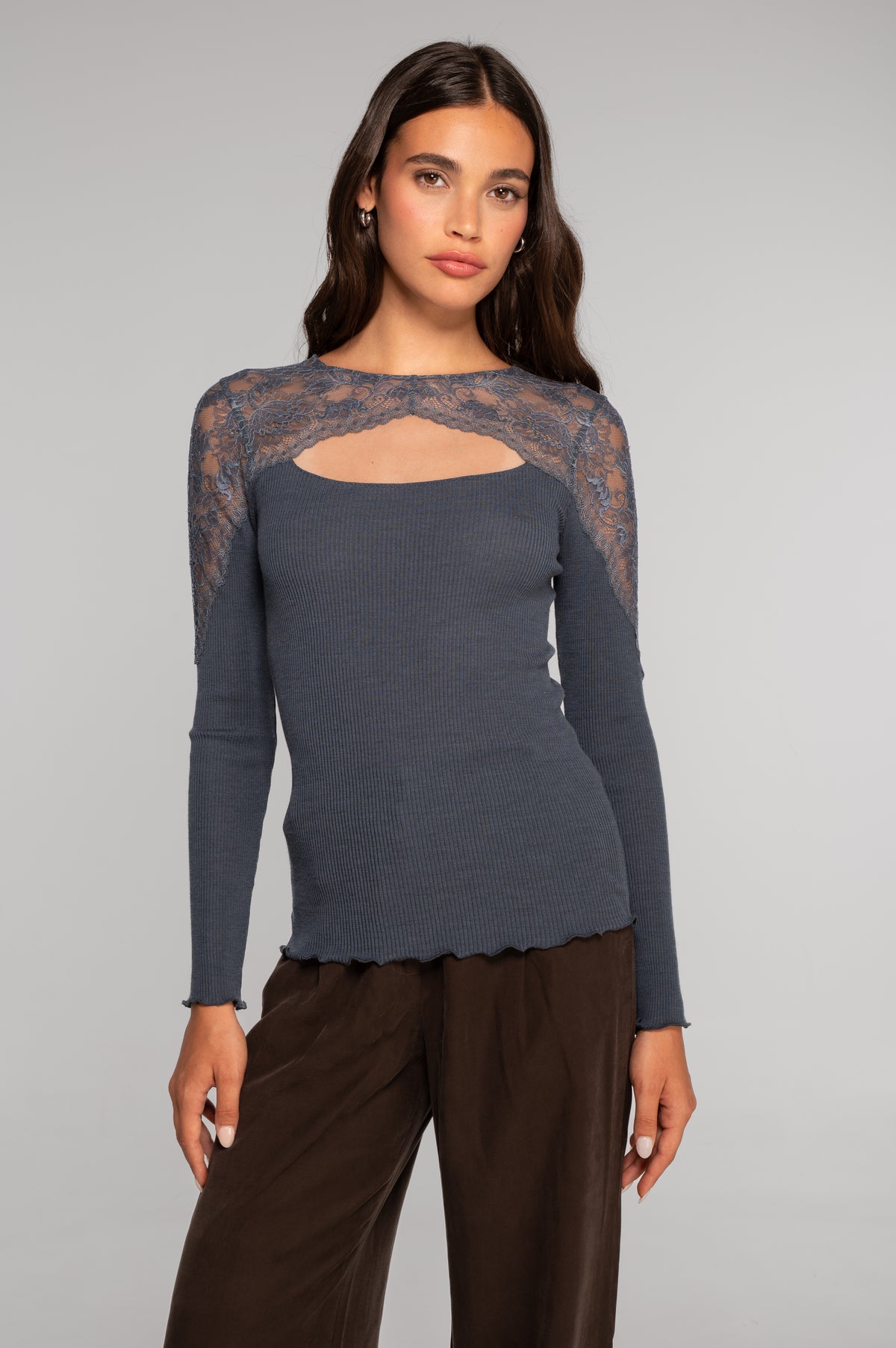 Wool and silk long sleeves roundneck shirt with Leavers lace insert 7803
