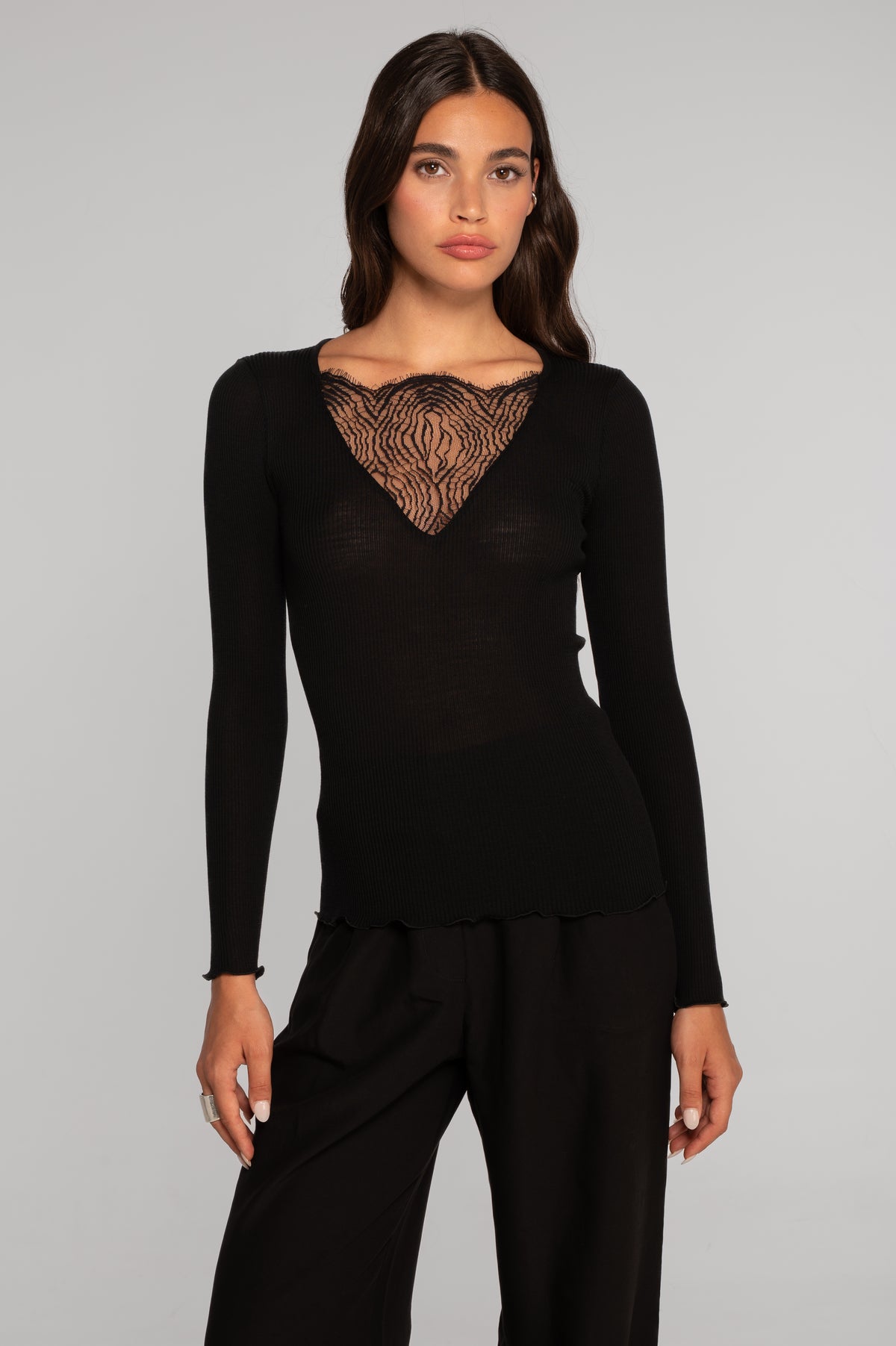 Wool and silk long sleeves V neck shirt with Chantilly lace insert 7817