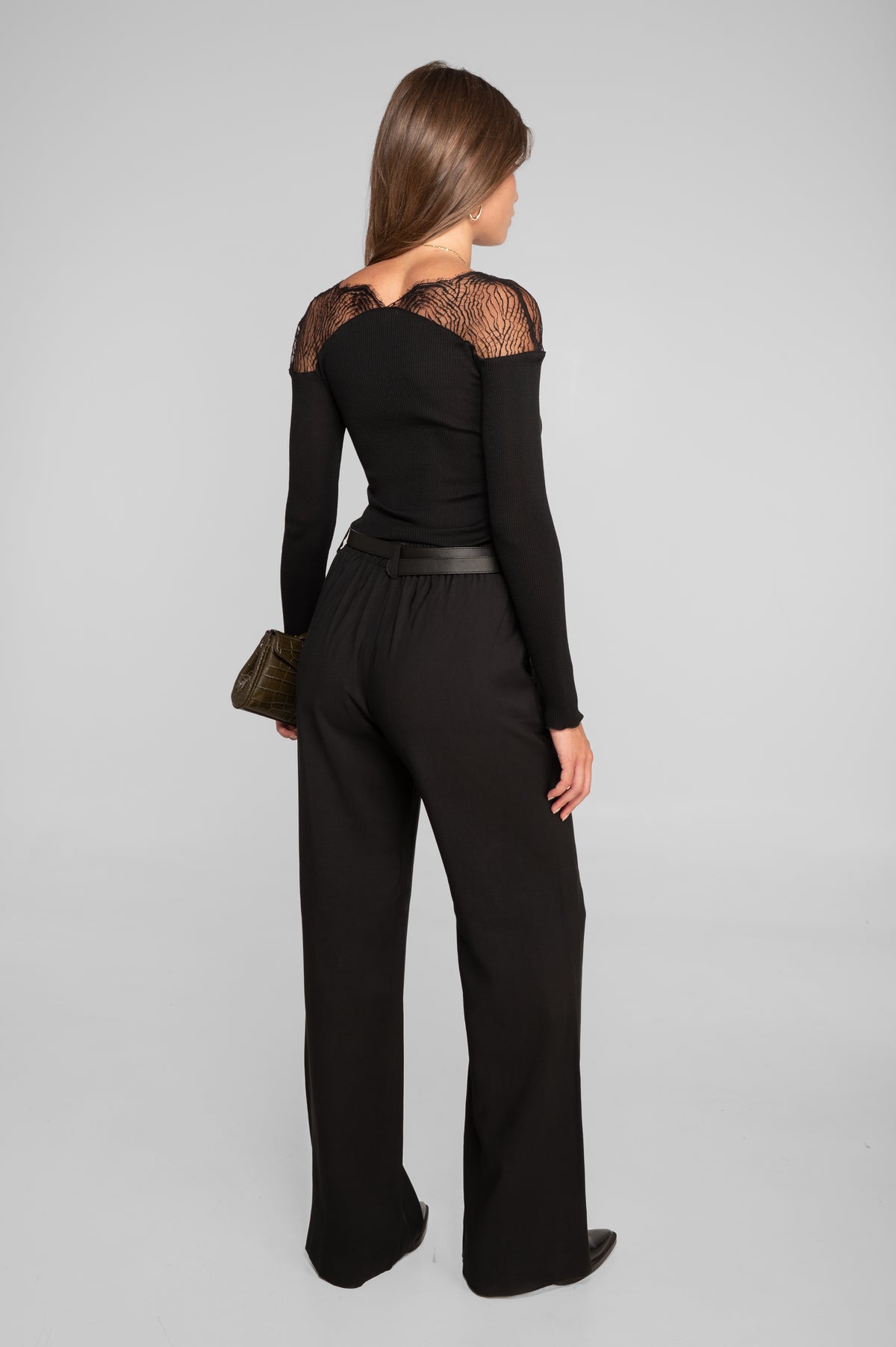 Maglia a maniche lunghe in lana e seta con scollo a V e inserto in pizzo Chantilly 7818
