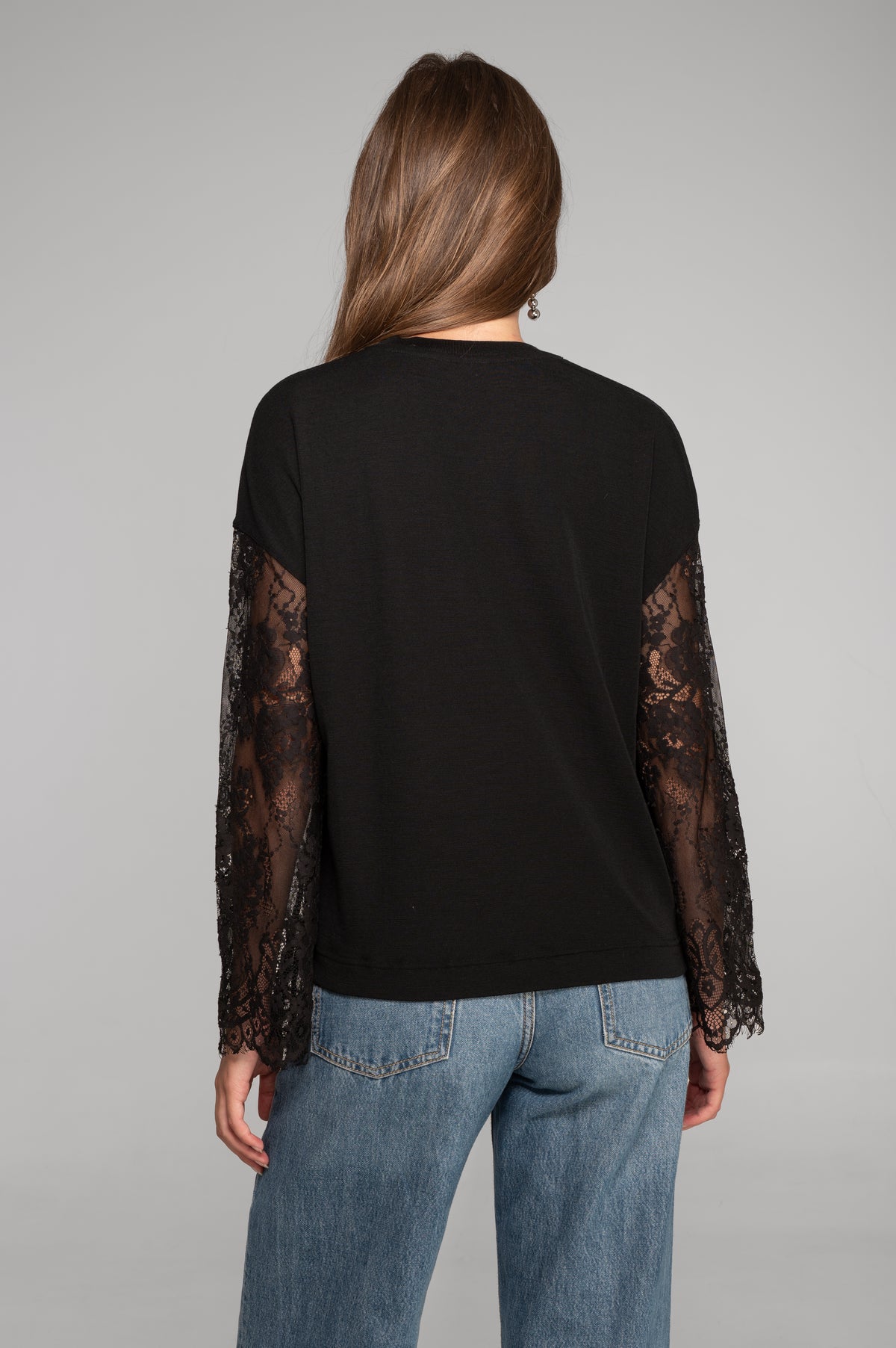 Maglia girocollo in lana e seta con maniche in pizzo 7830